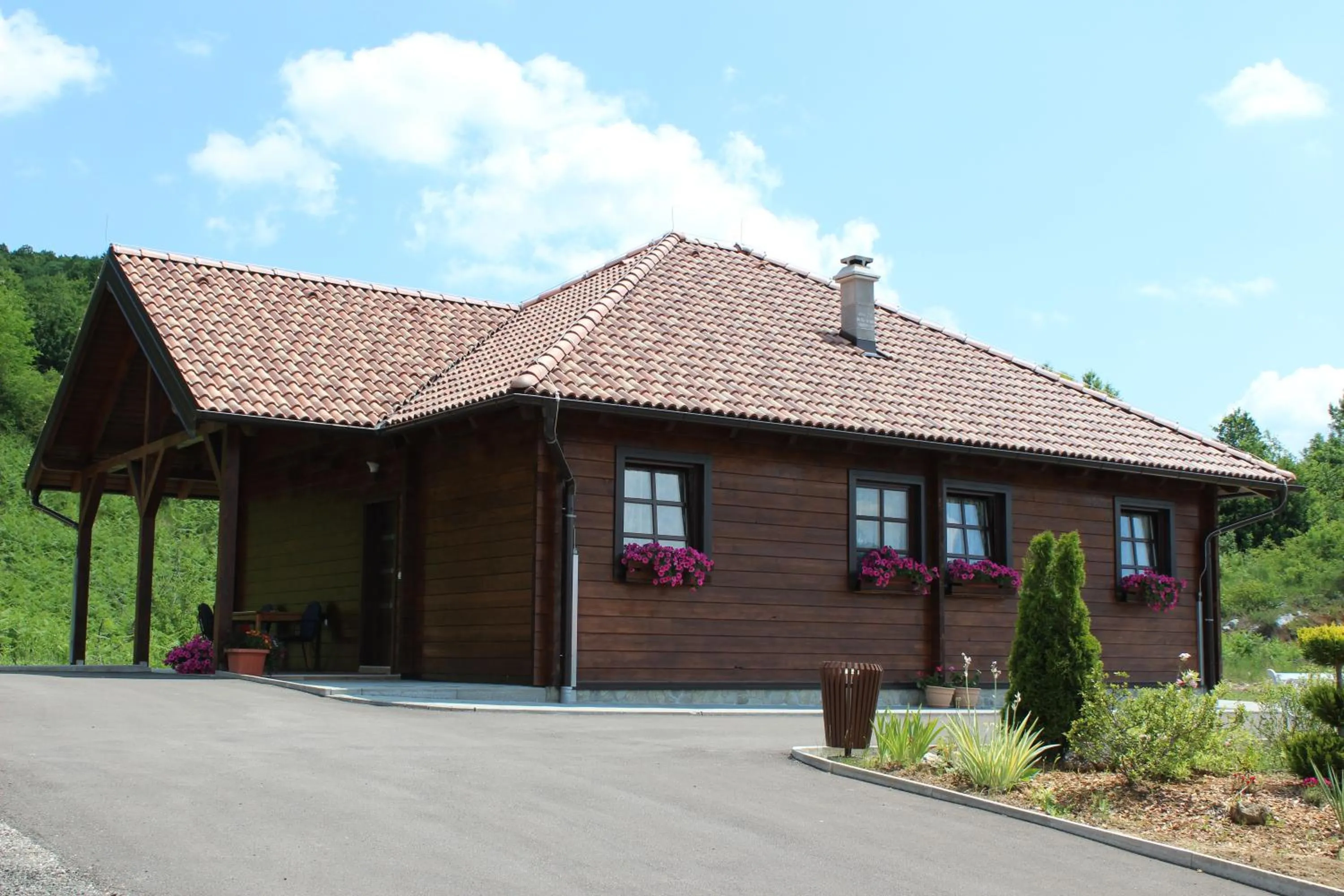 Property building in Apartmani Ivanka