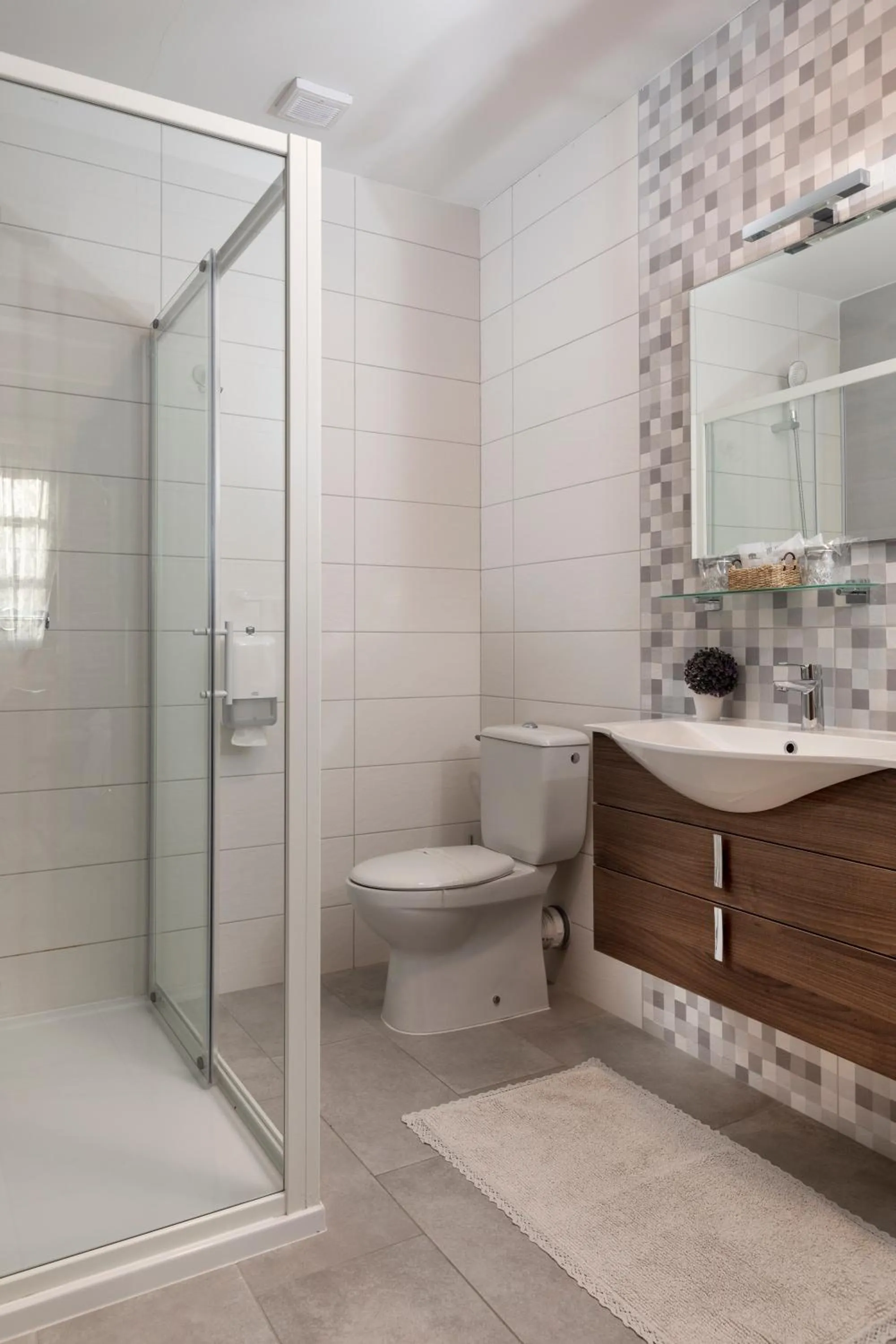 Shower in Apartmani Ivanka