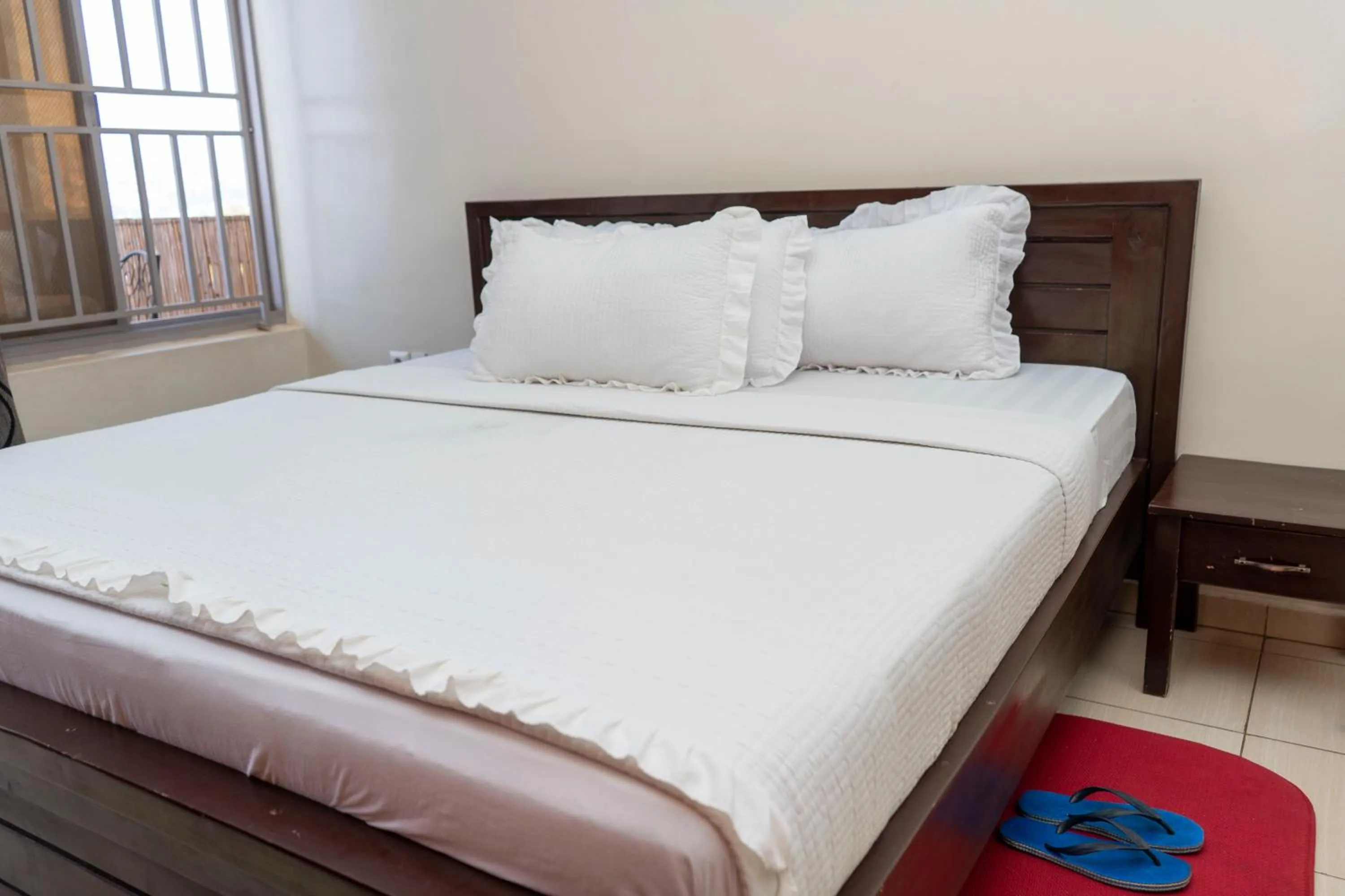 Bedroom, Bed in Green View Apartments