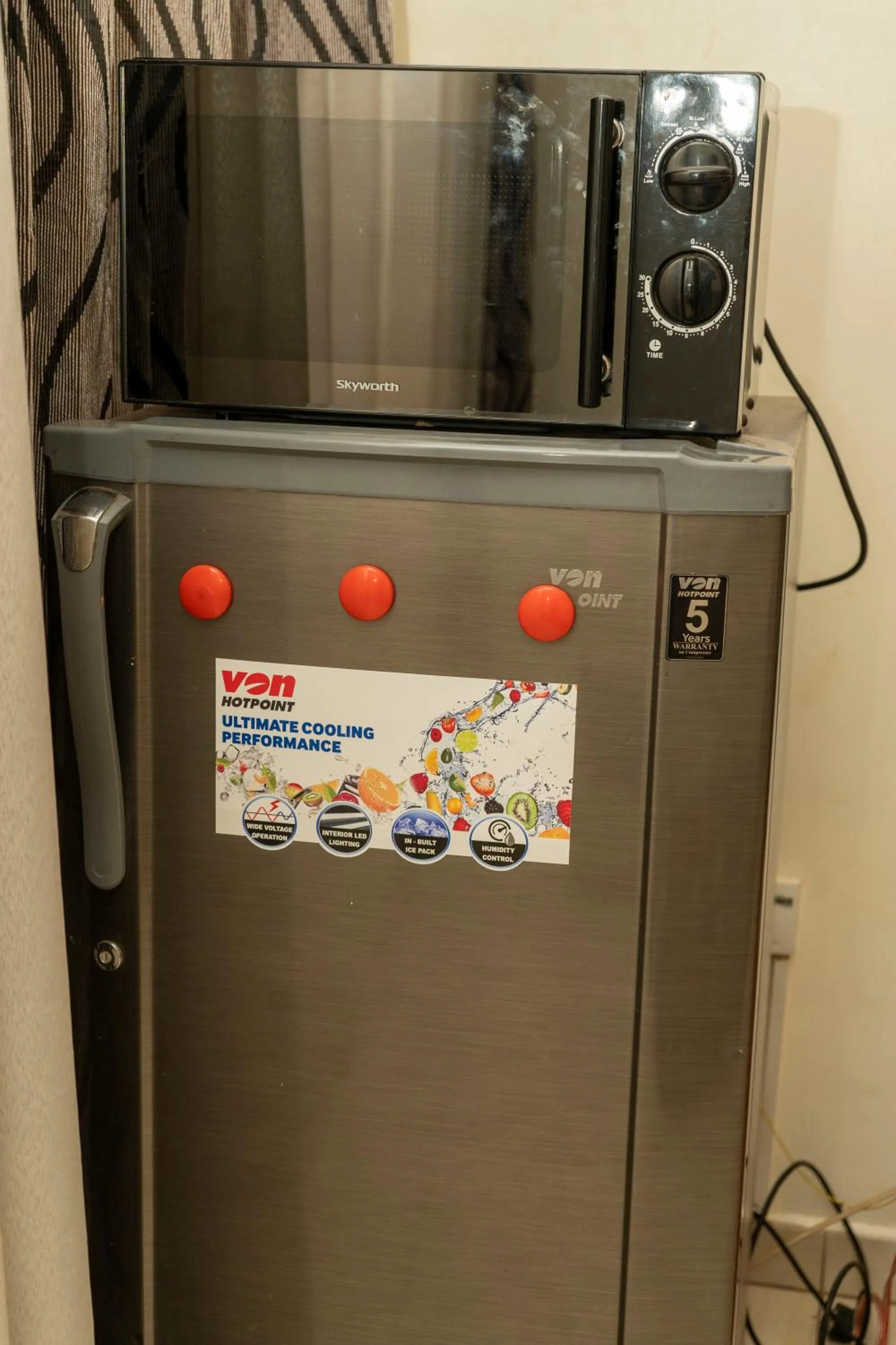 oven in Green View Apartments