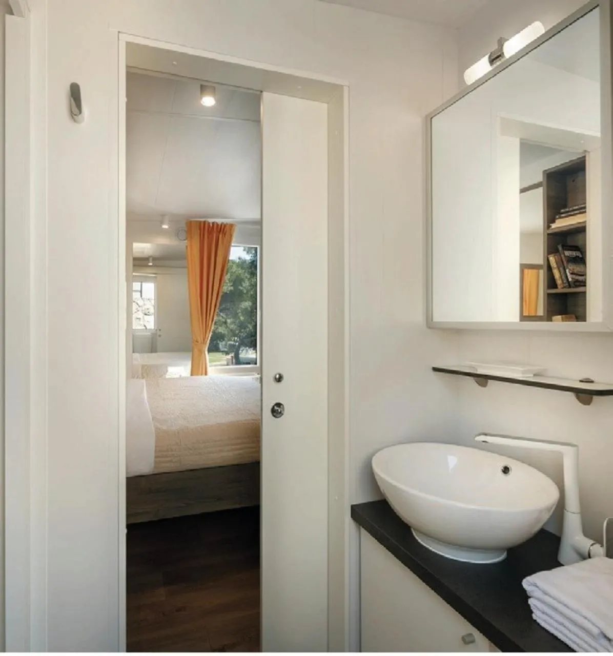 Bathroom, Bed in Victoria Mobilehome in Padova Premium Camping Resort