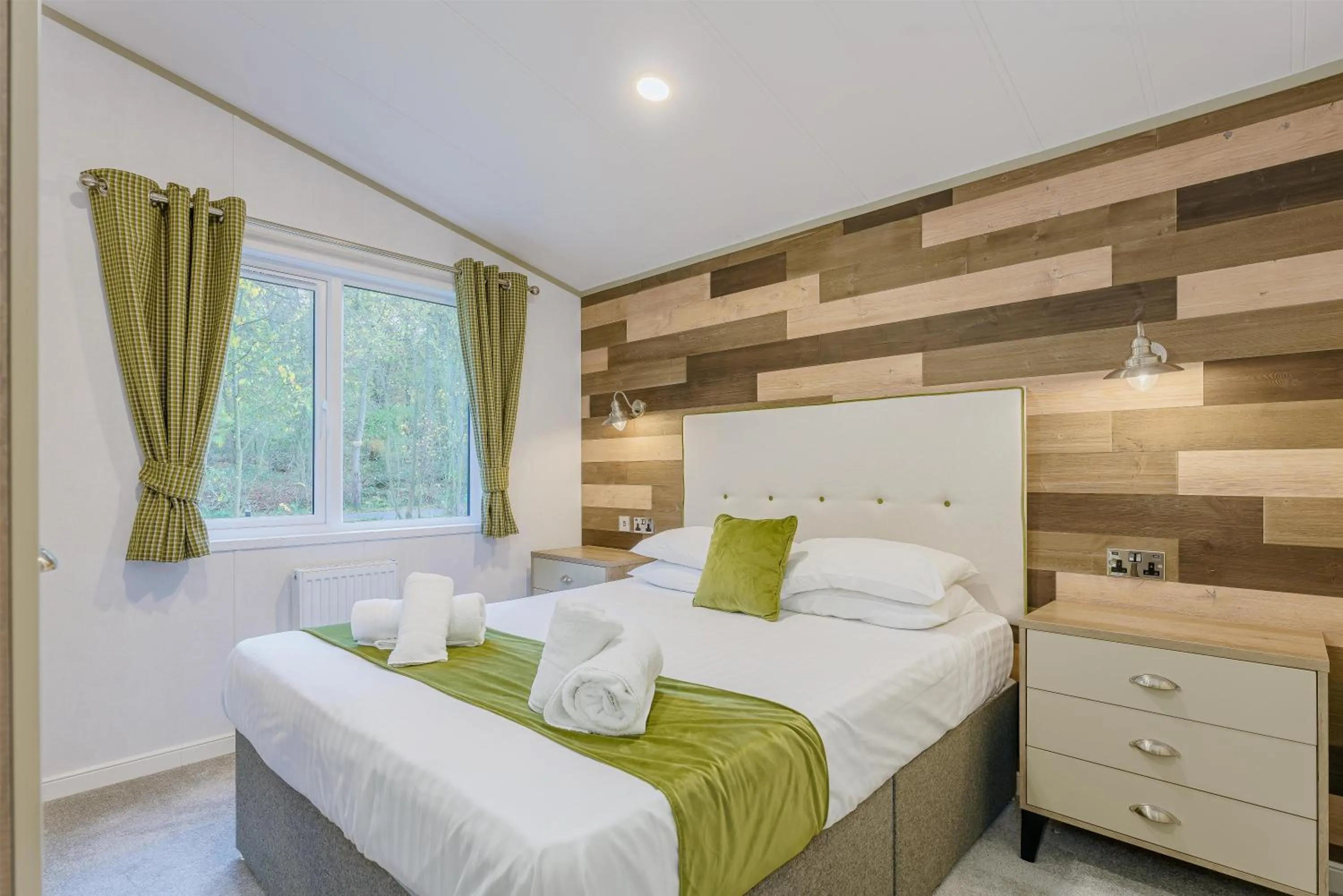 Property building, Bed in Best Western Plus Kenwick Park Hotel