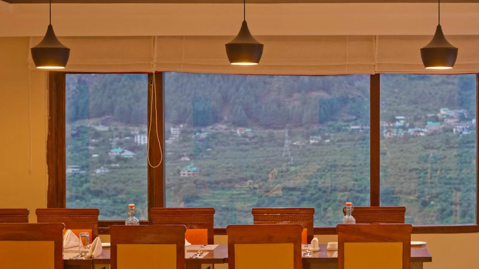 Restaurant/places to eat in Aatmayog Luxury Manor By Blueko Hotels