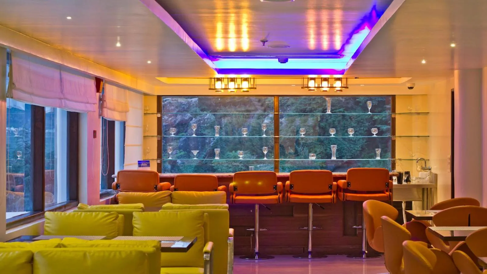 Restaurant/places to eat in Aatmayog Luxury Manor By Blueko Hotels