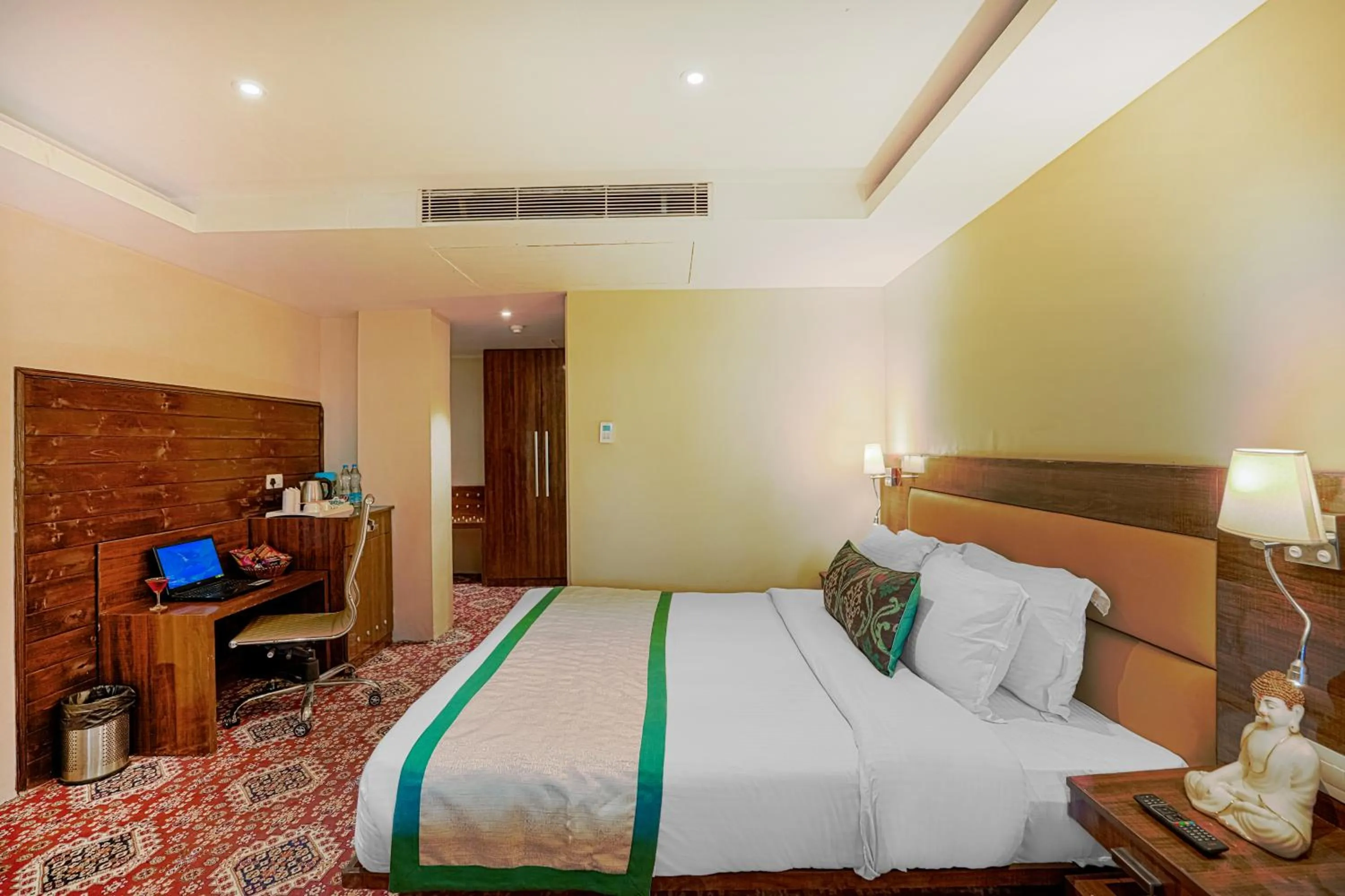 Bedroom in Aatmayog Luxury Manor By Blueko Hotels