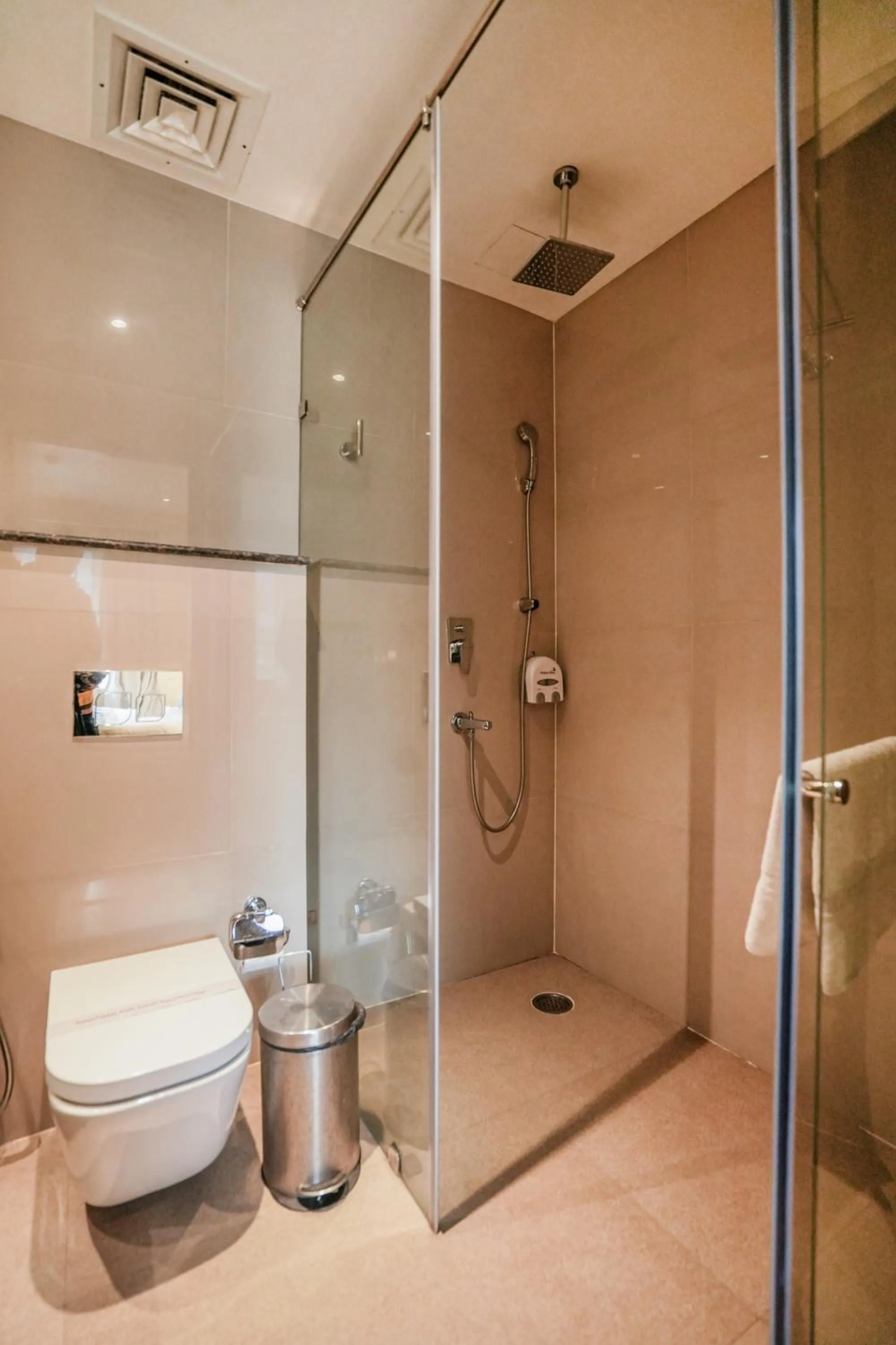 Bathroom in Aatmayog Luxury Manor By Blueko Hotels