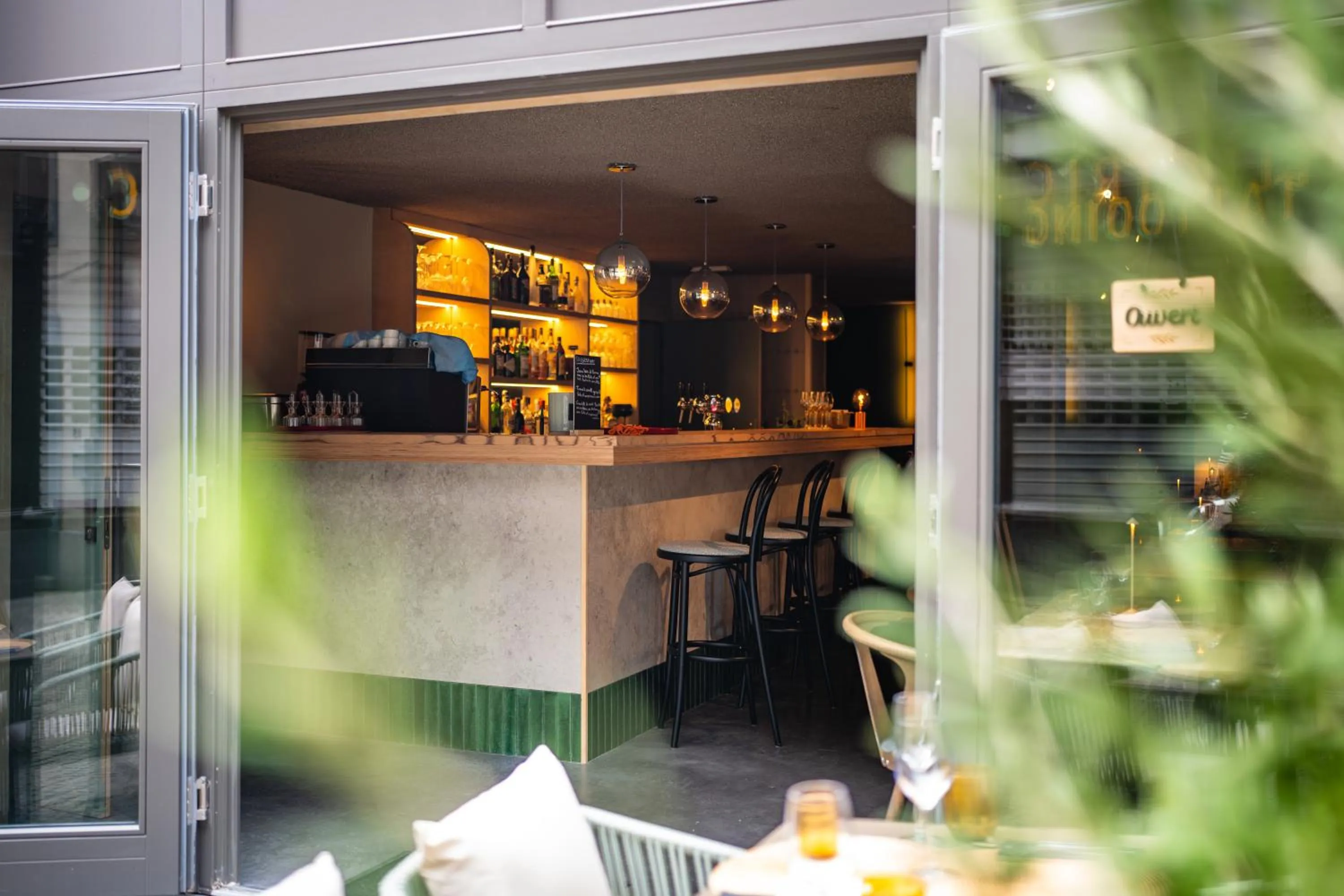 Lounge or bar in L'Olivier