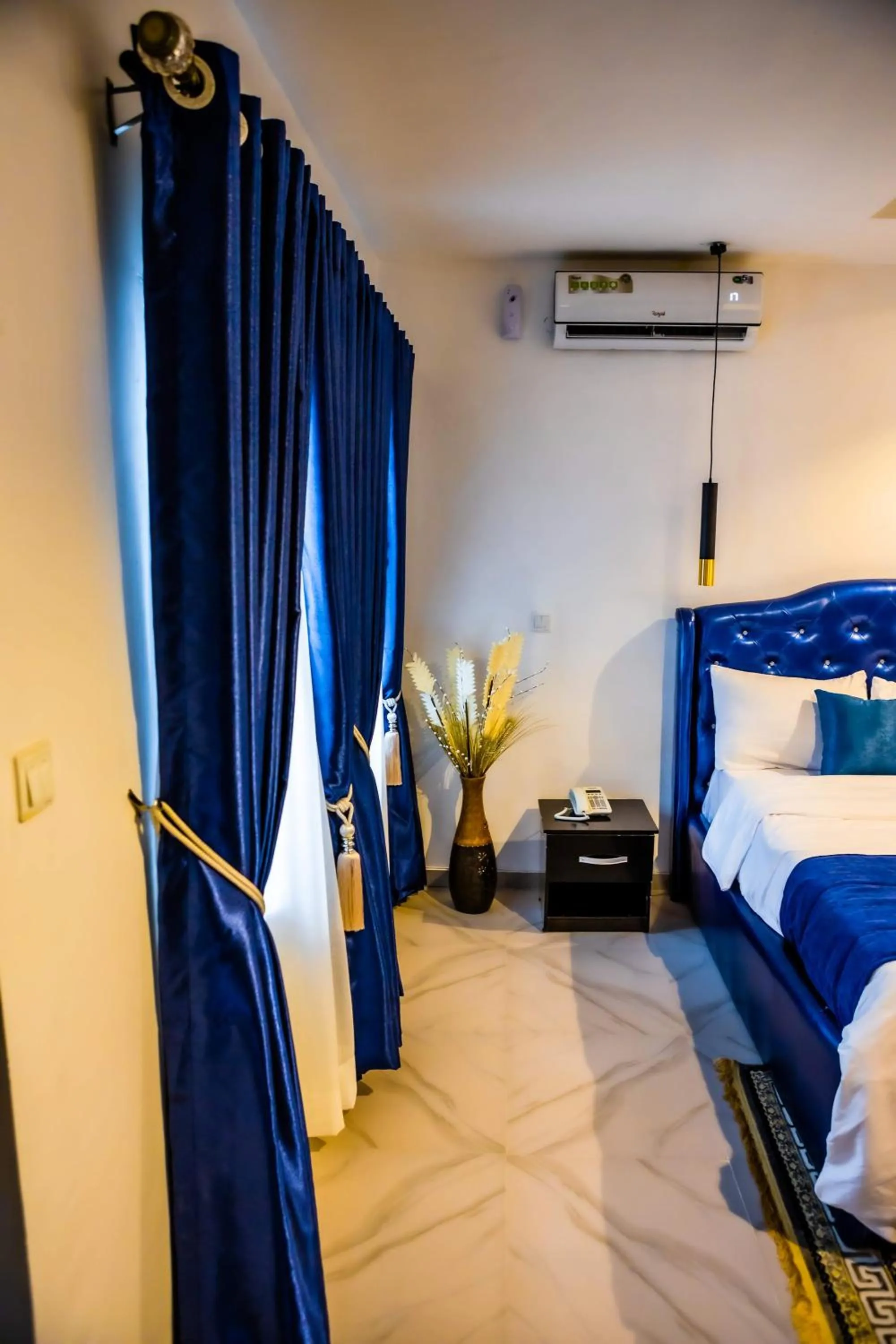 View (from property/room), Bed in El Elyon Hotel and Suites