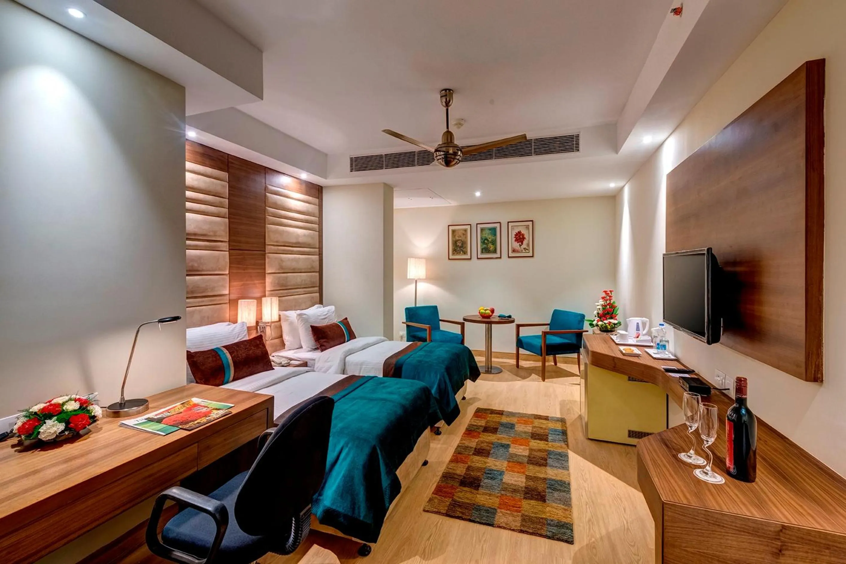 Photo of the whole room in The Astor