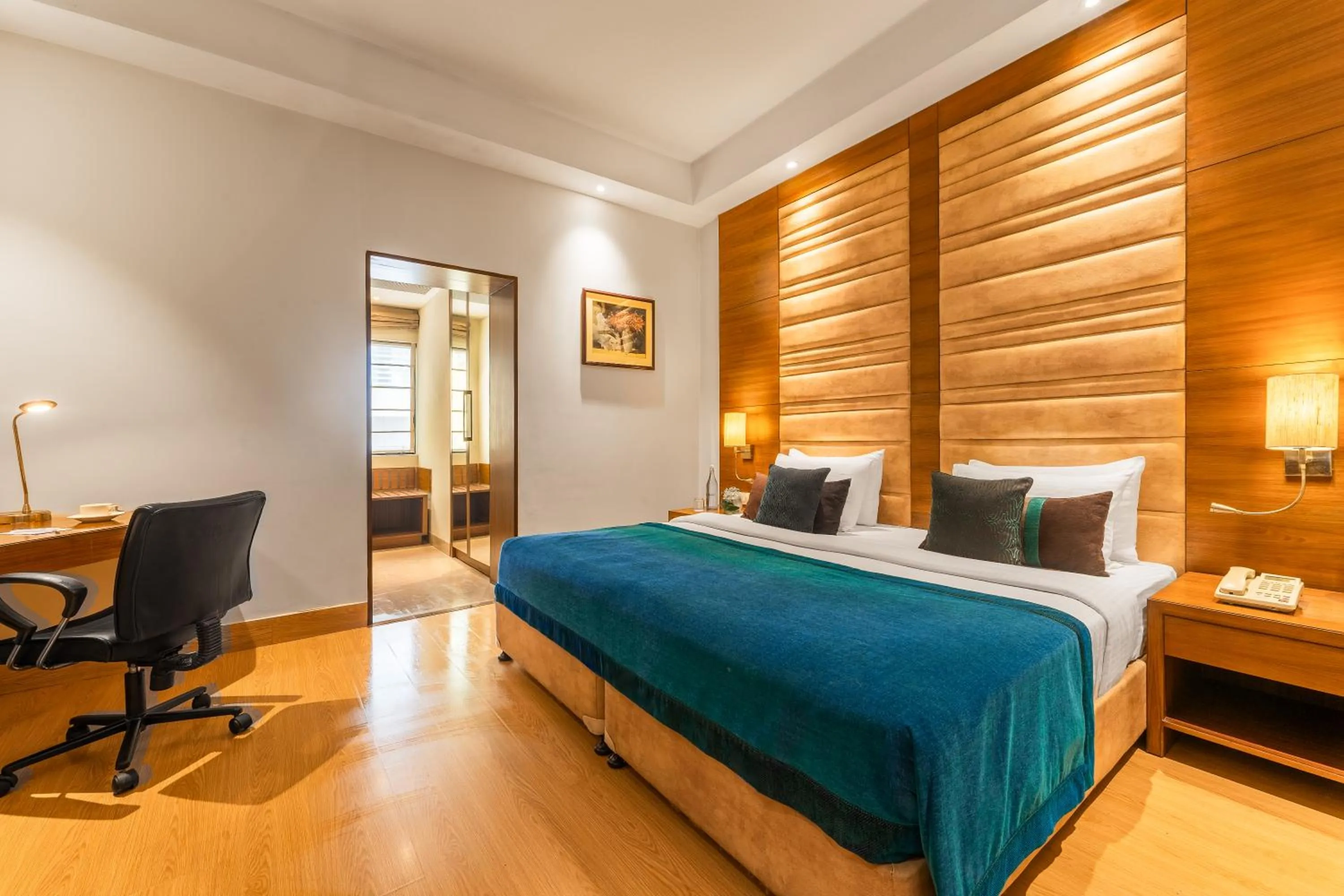 Photo of the whole room, Bed in The Astor