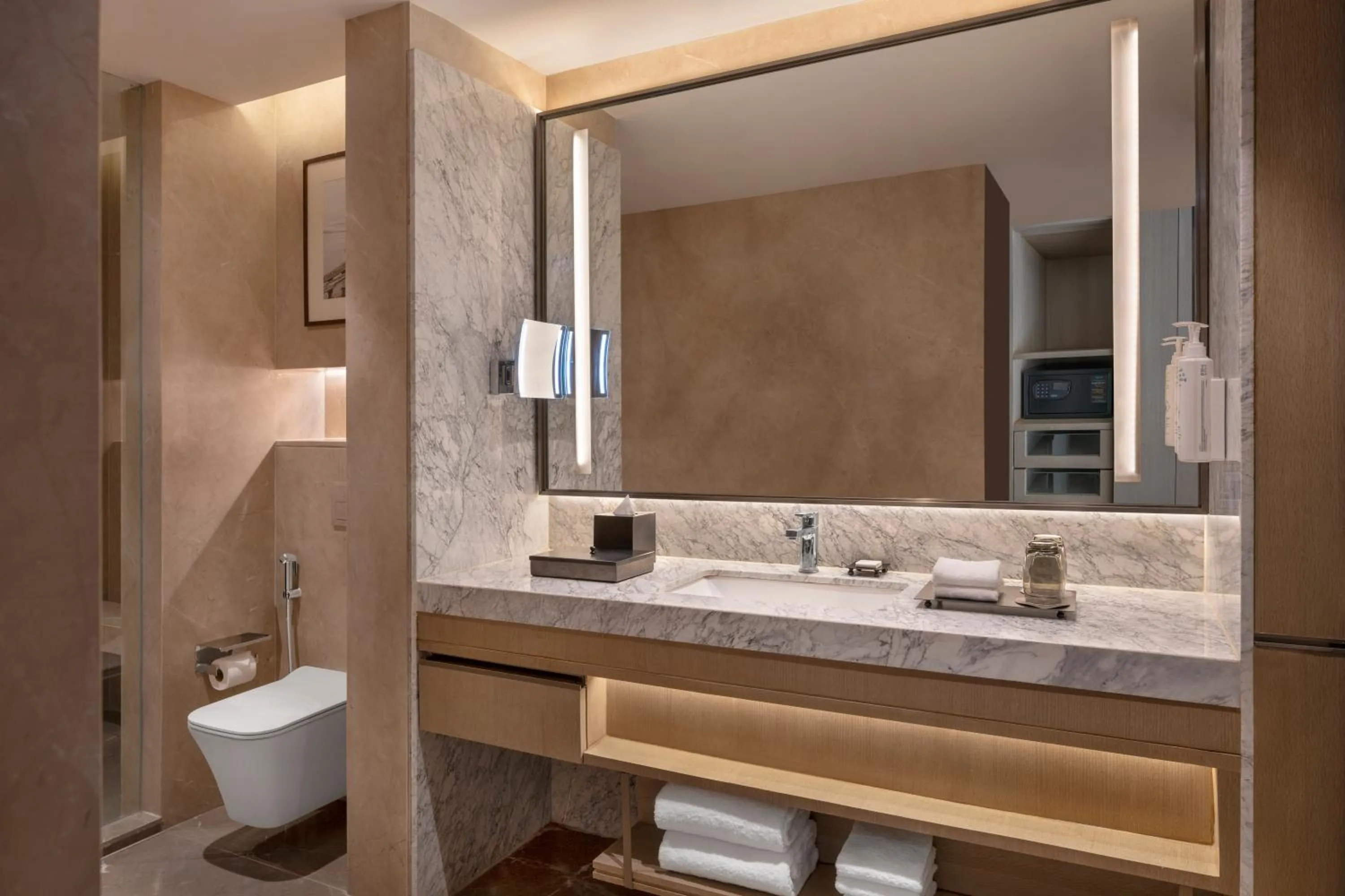 Toilet in Navi Mumbai Marriott