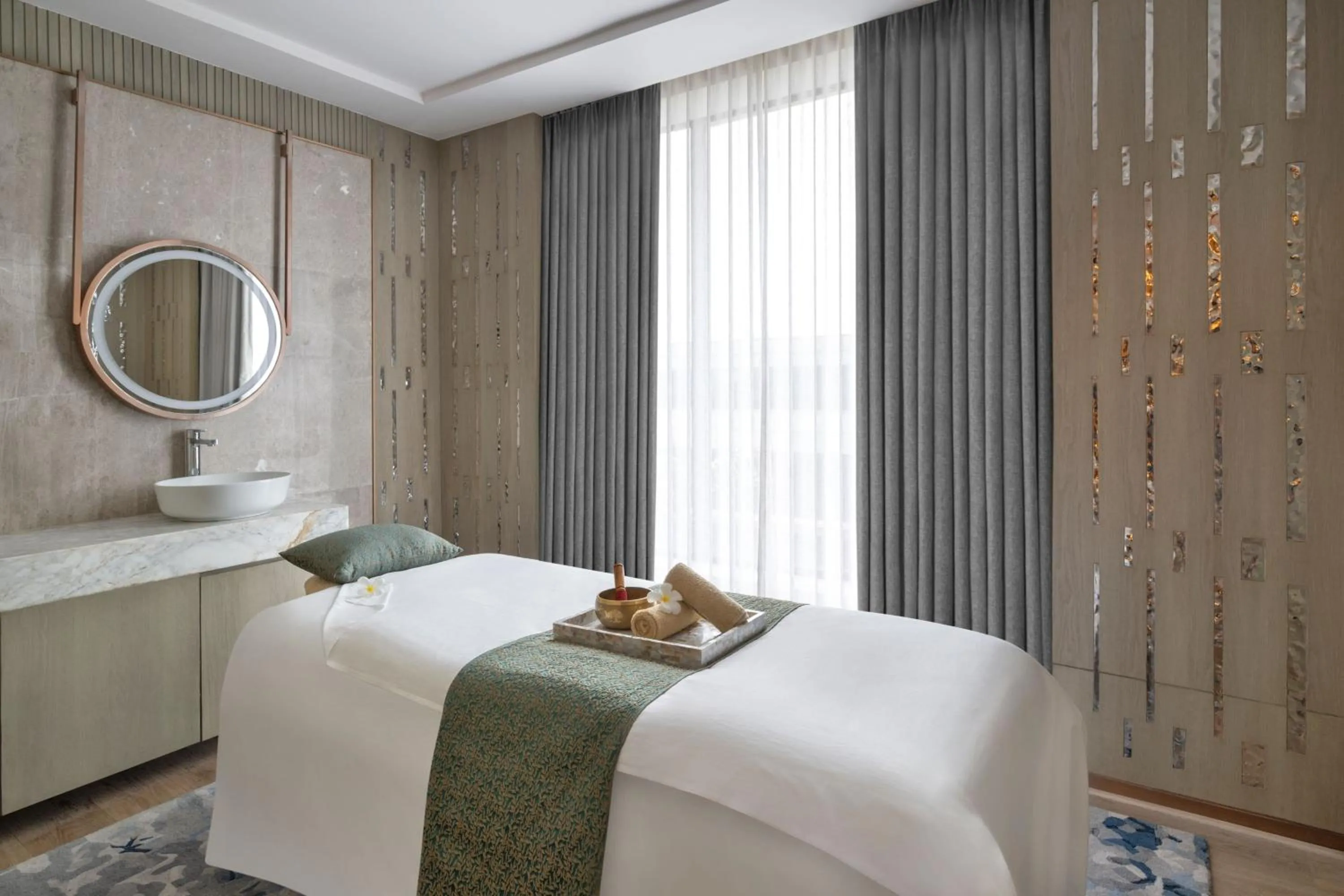 Spa and wellness centre/facilities, Bed in Navi Mumbai Marriott