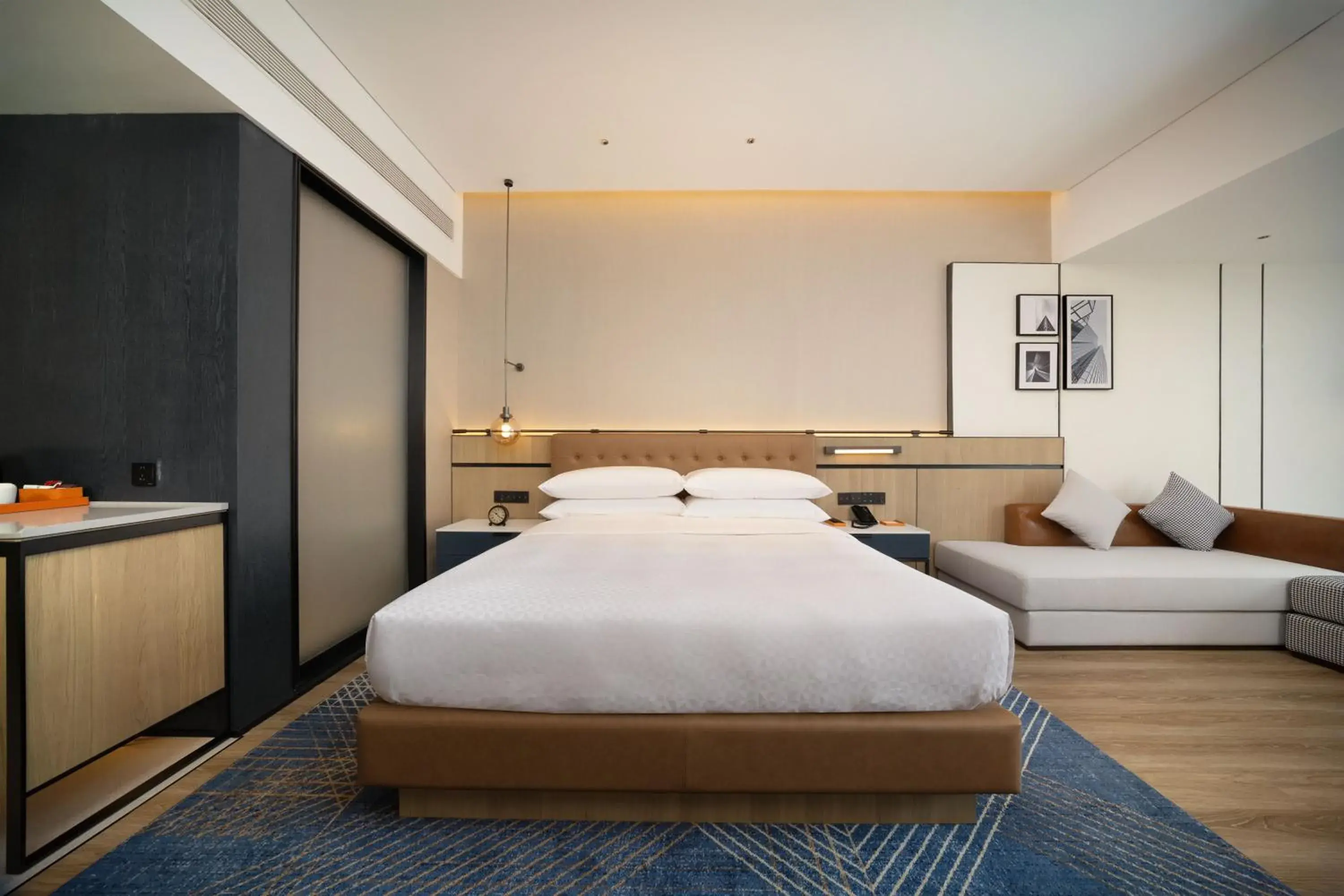 Premium King Room in Four Points by Sheraton Chengdu, High-Tech Zone Exhibition Center Premium King Room in Four Points by Sheraton Chengdu, High-Tech Zone Exhibition Center