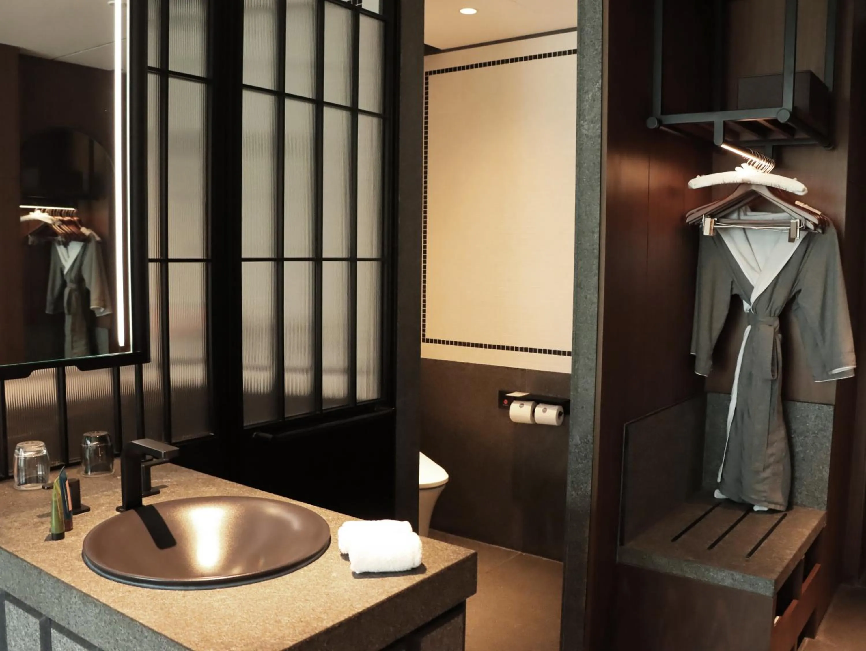 Bathroom in Flow and Co. Qingdao, Autograph Collection