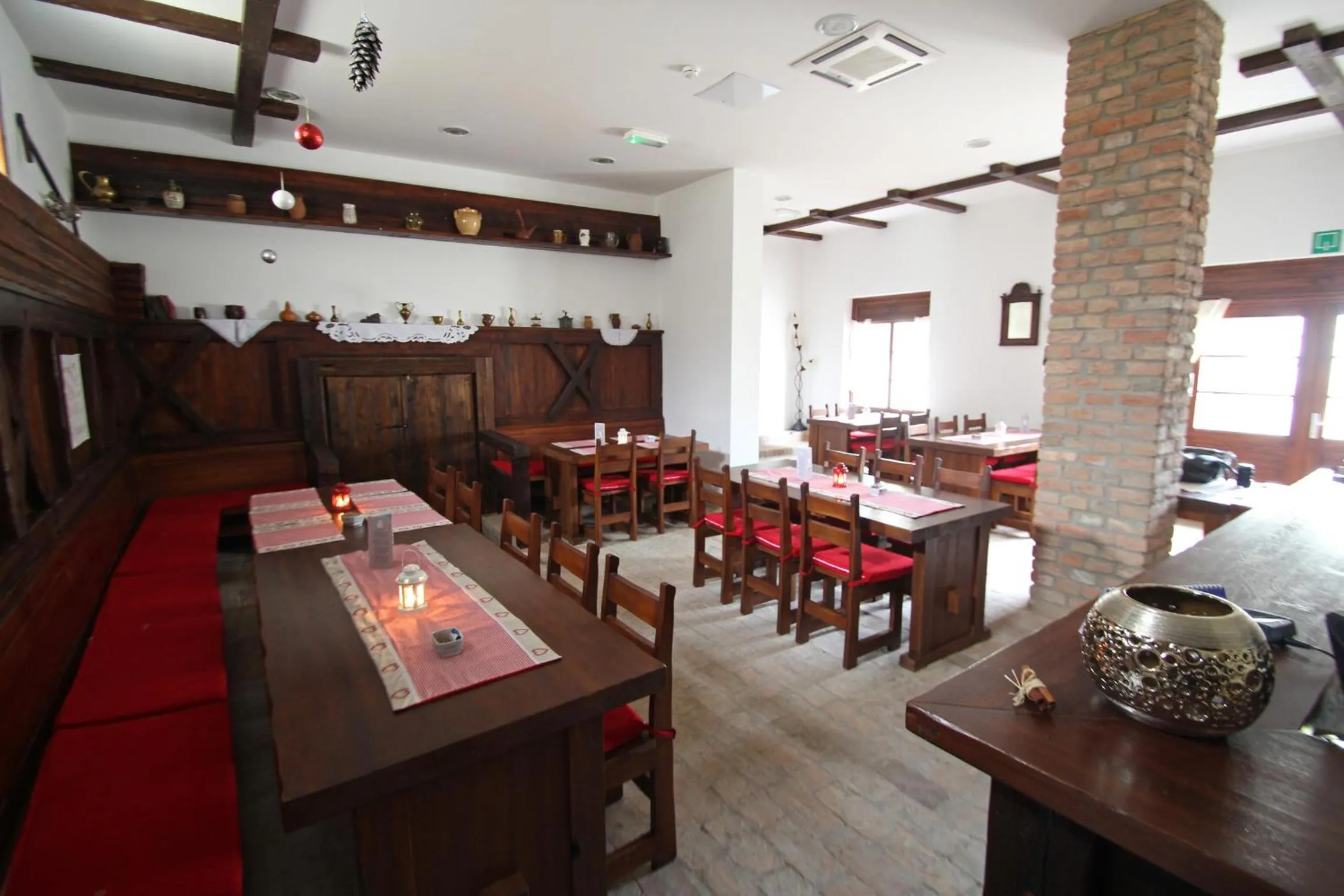 Restaurant/places to eat in Hotel Lug