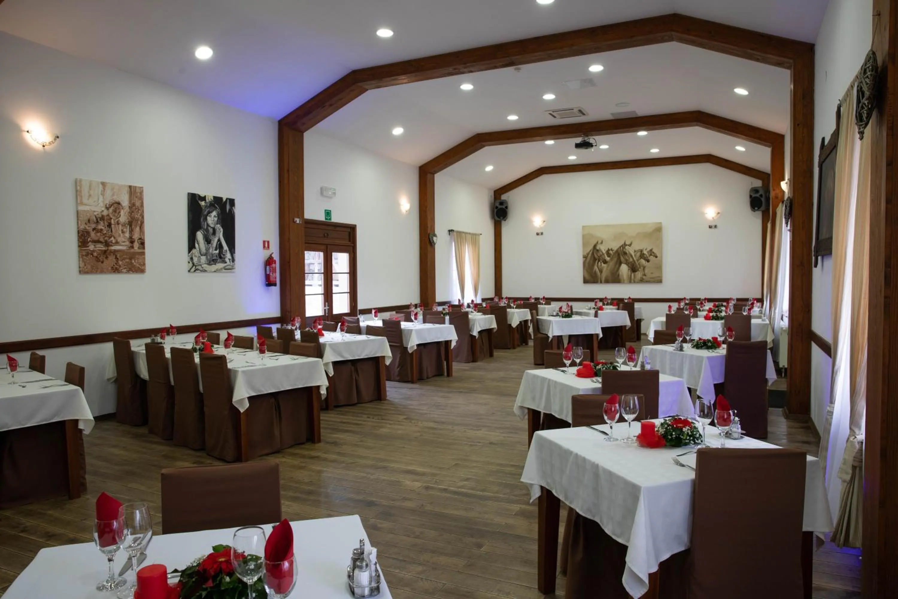 Restaurant/places to eat in Hotel Lug
