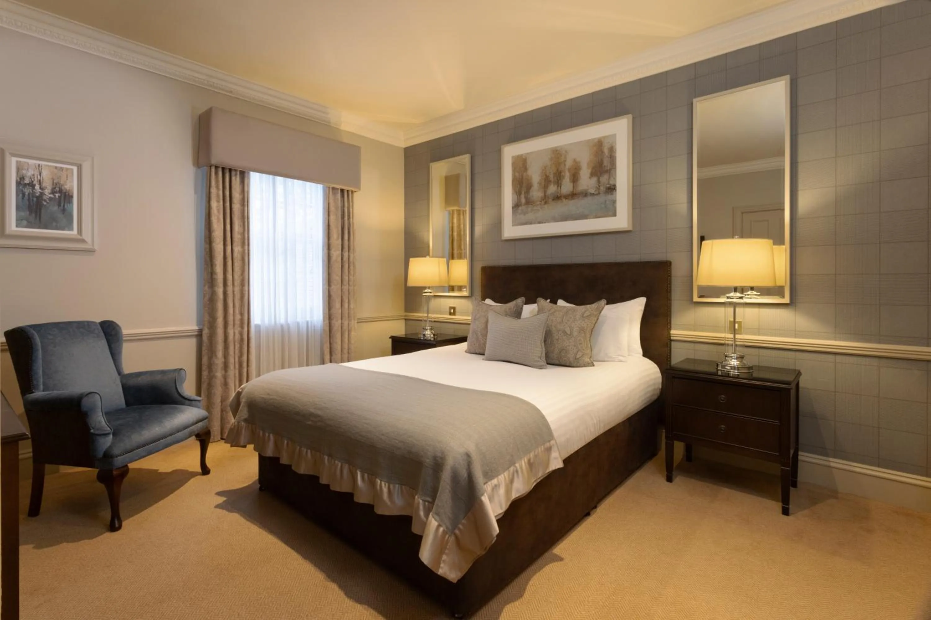 Bedroom, Bed in Thainstone House