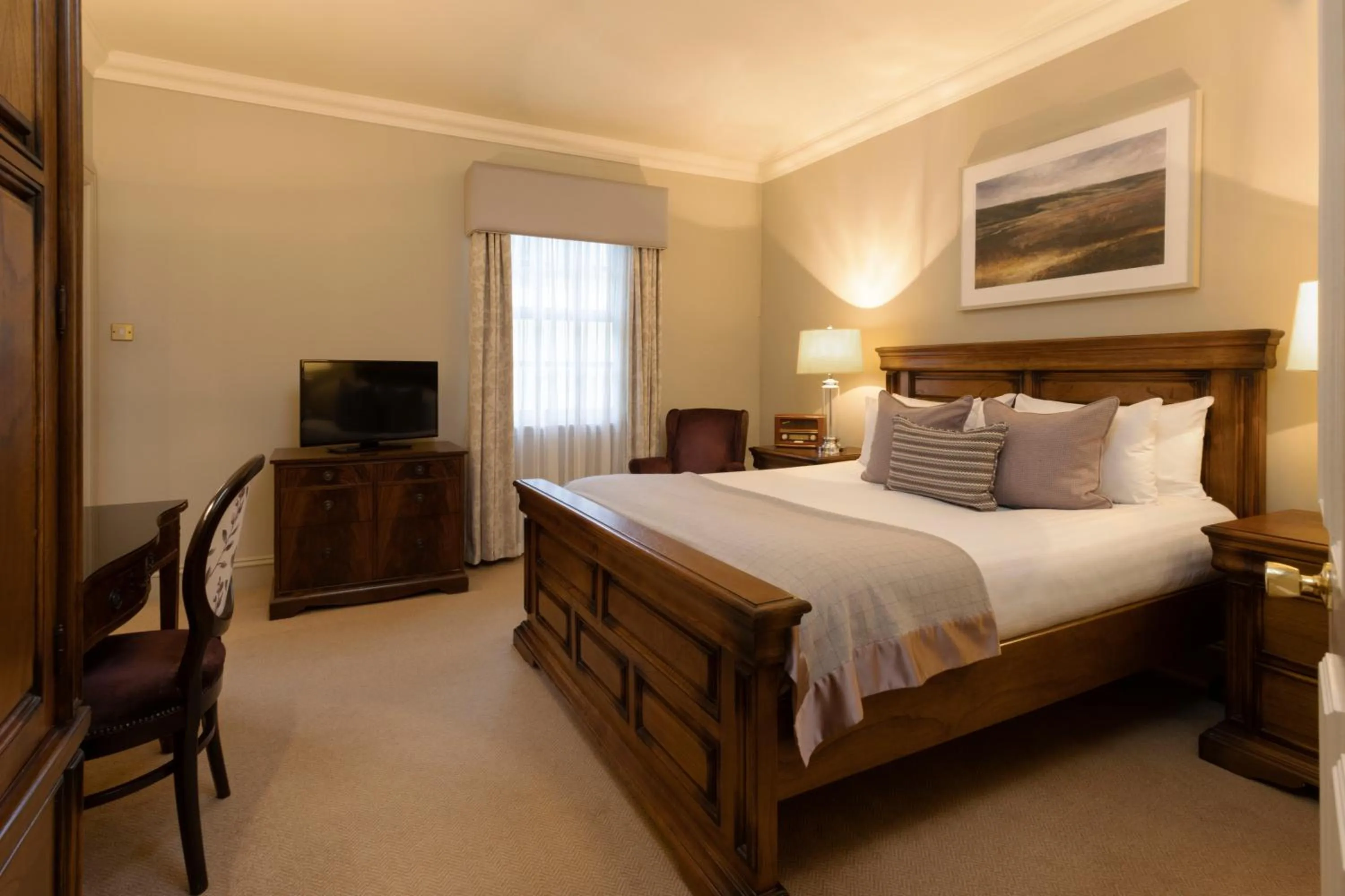 Bedroom, Bed in Thainstone House