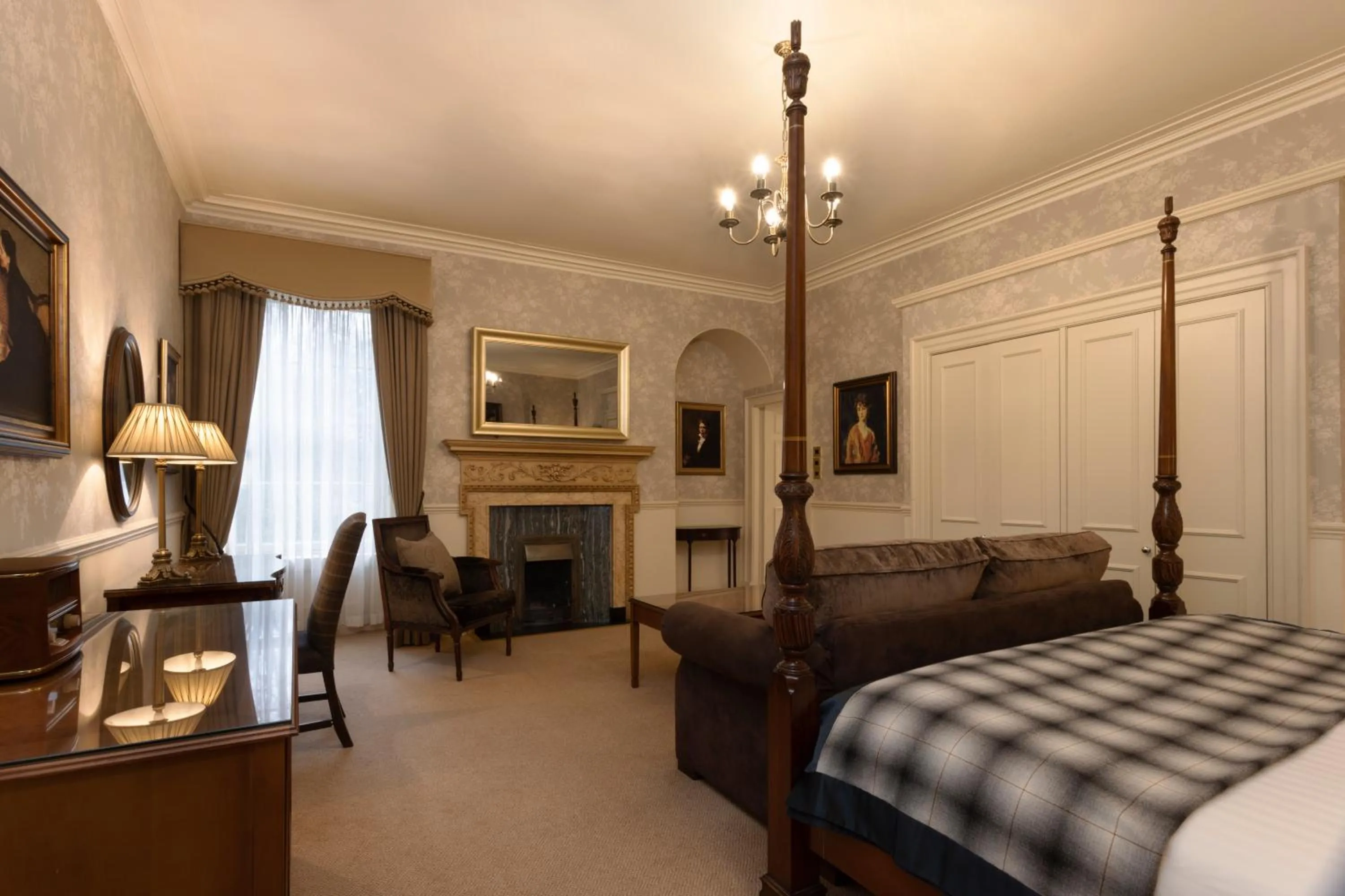 Bedroom, Bed in Thainstone House