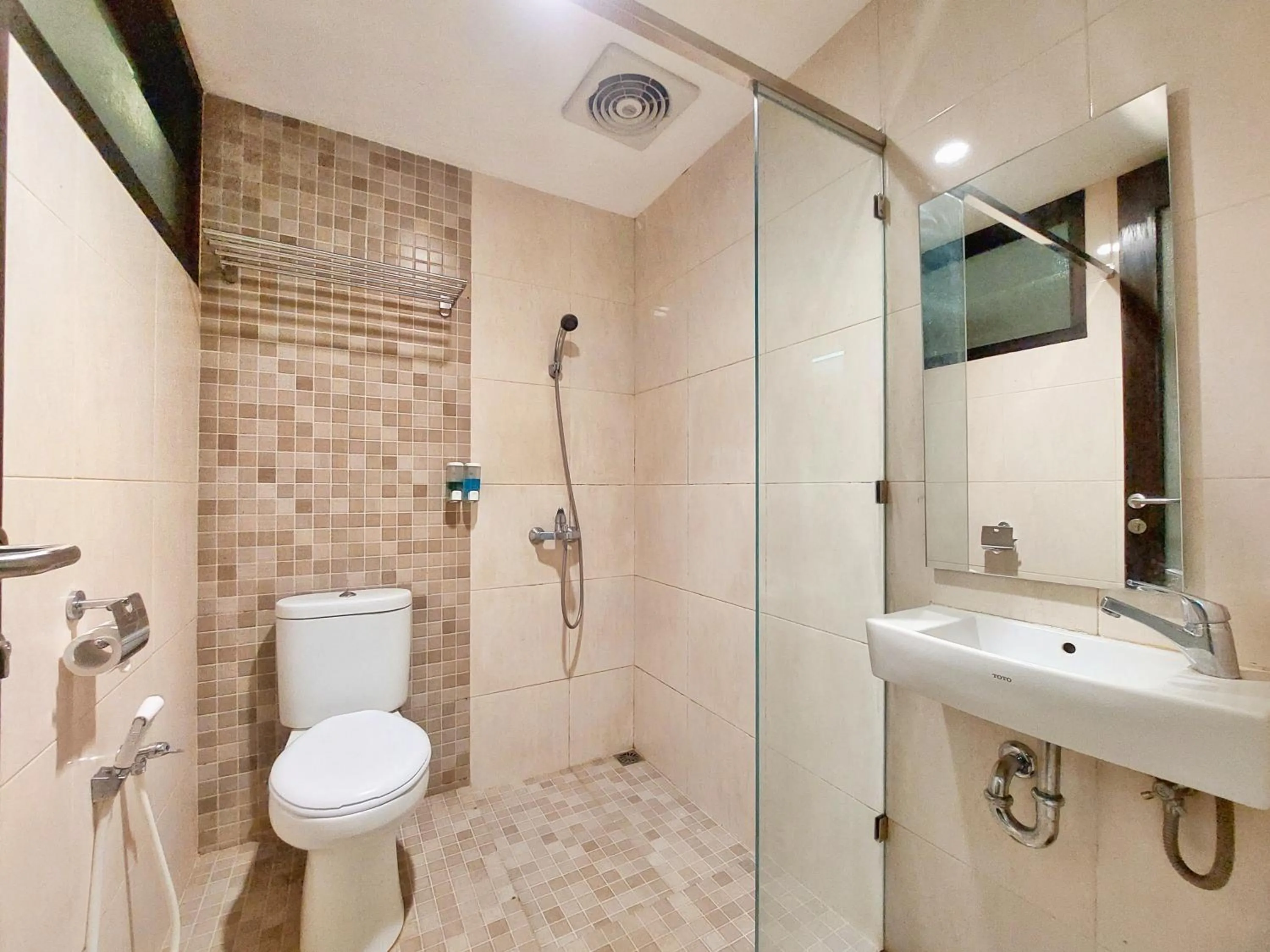 Shower in Shinta Guesthouse