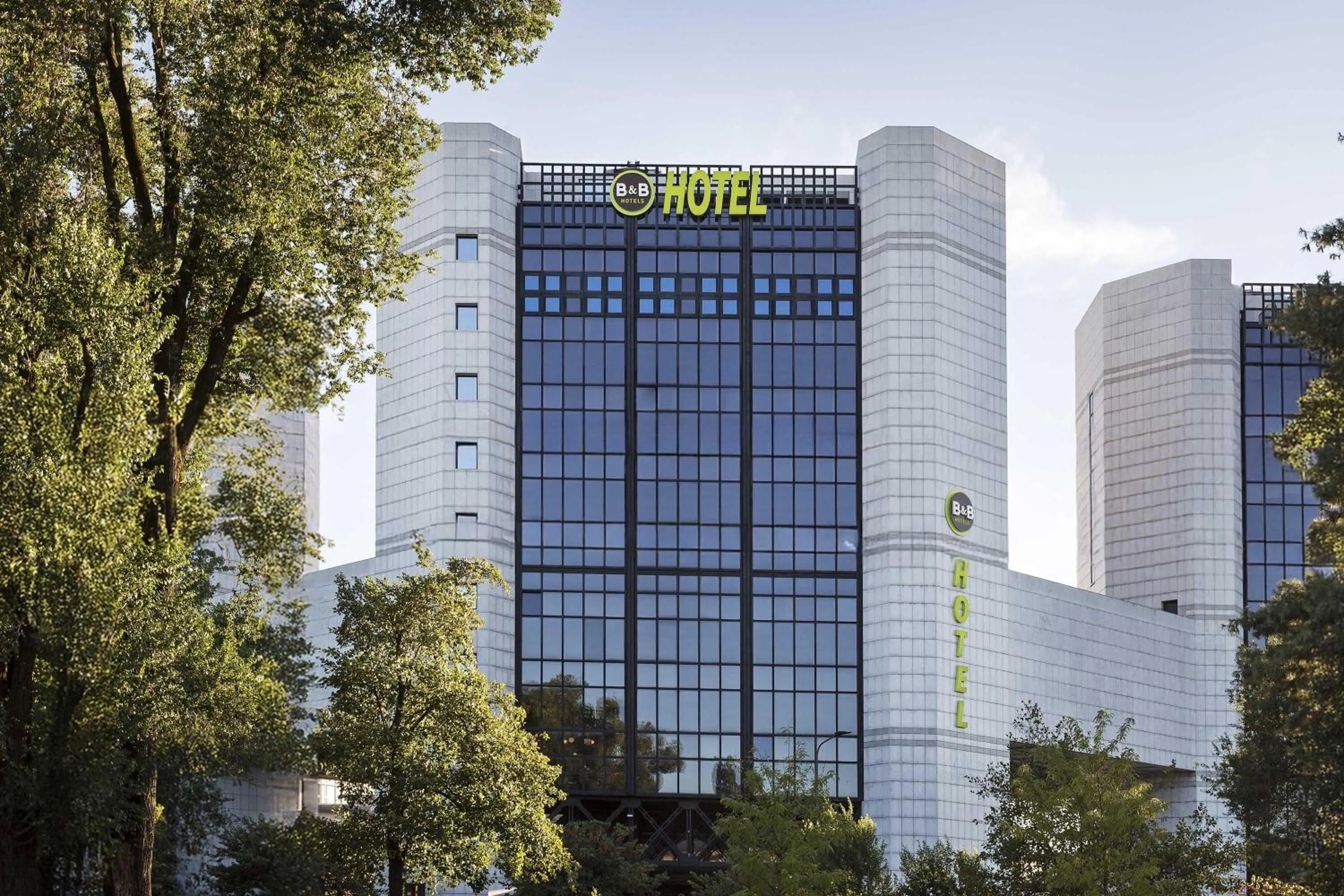 Property building in B&B Hotel Milano Cenisio Garibaldi