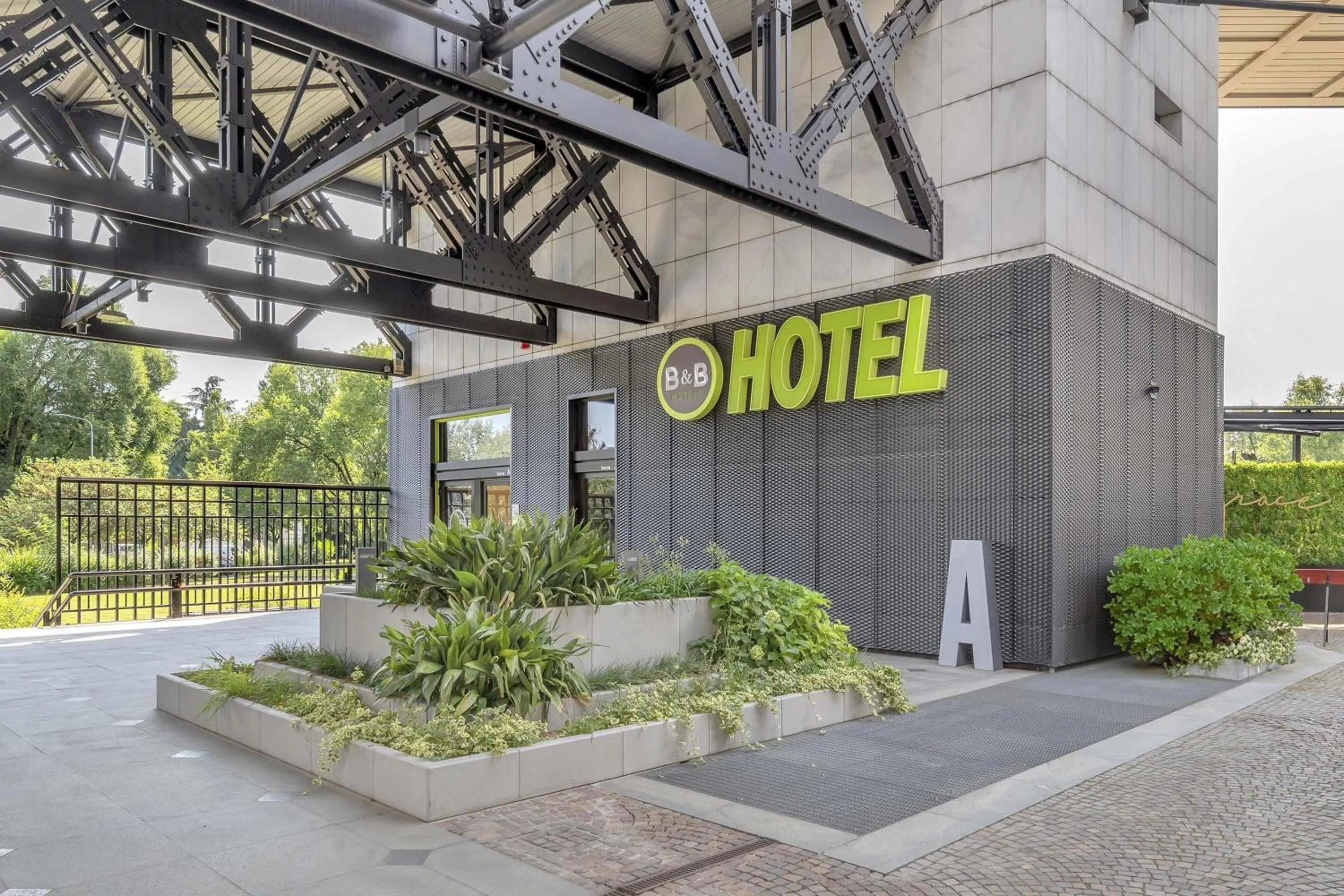 Property building in B&B Hotel Milano Cenisio Garibaldi