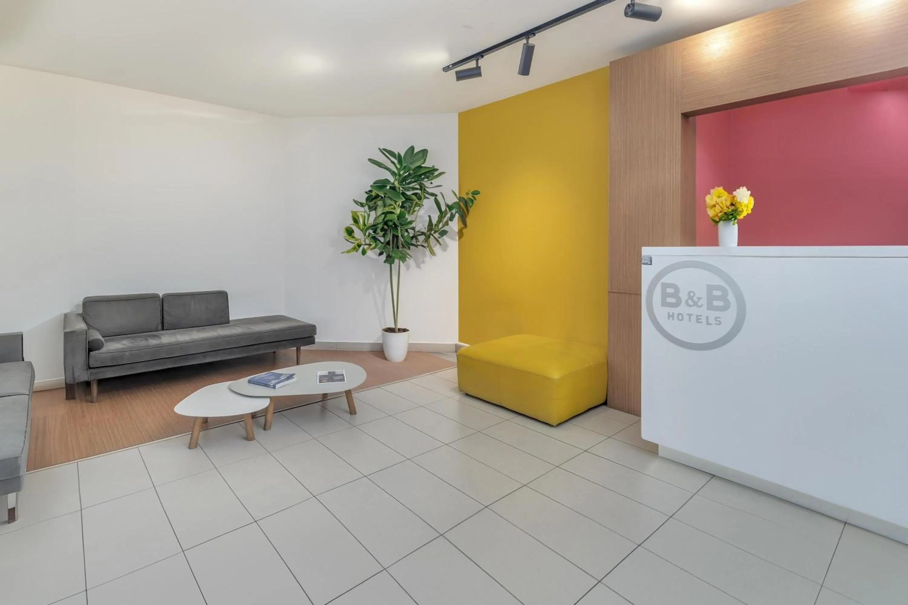 Lobby or reception in B&B Hotel Milano Cenisio Garibaldi