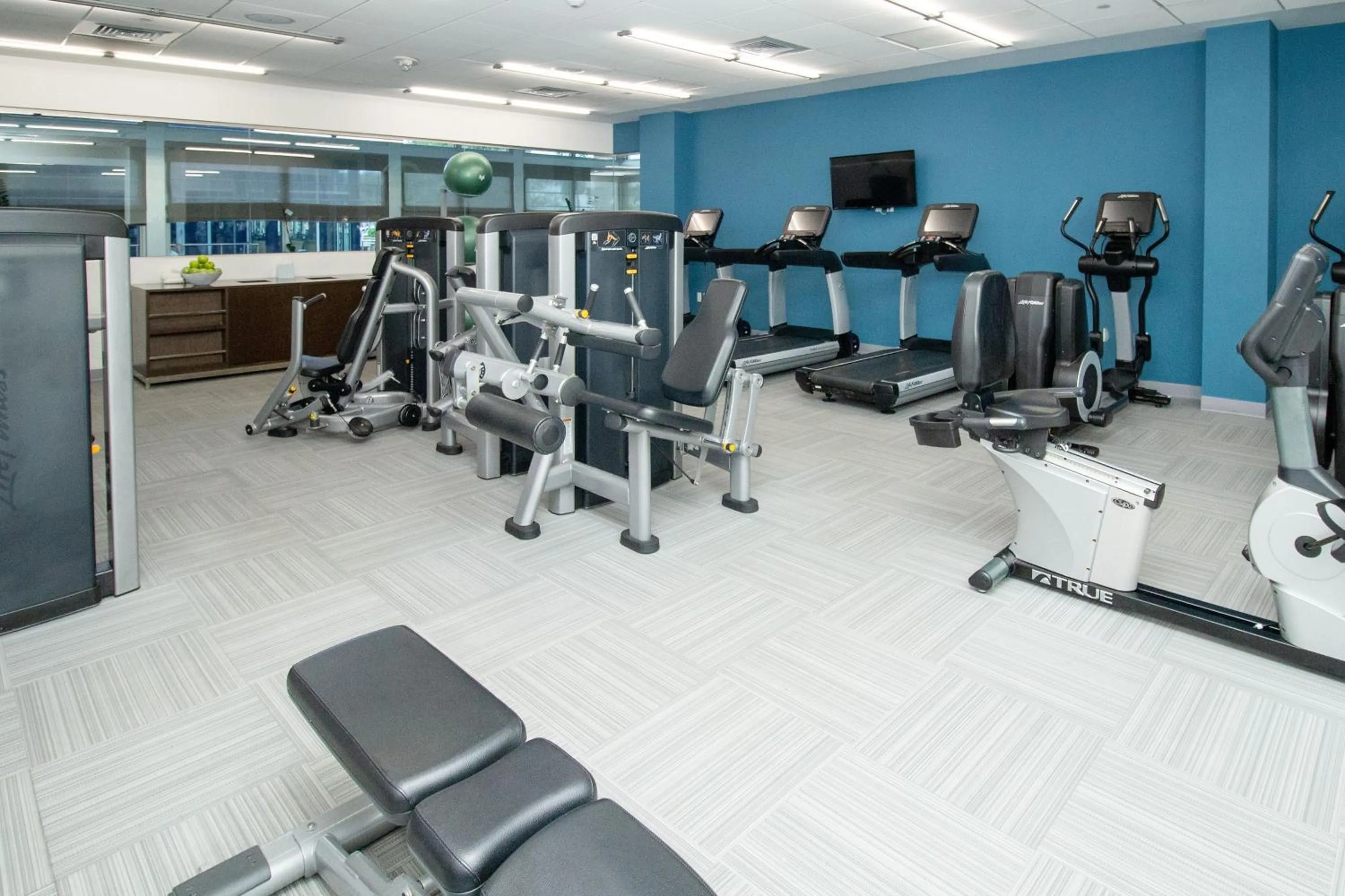 Fitness centre/facilities in Element Miami Doral