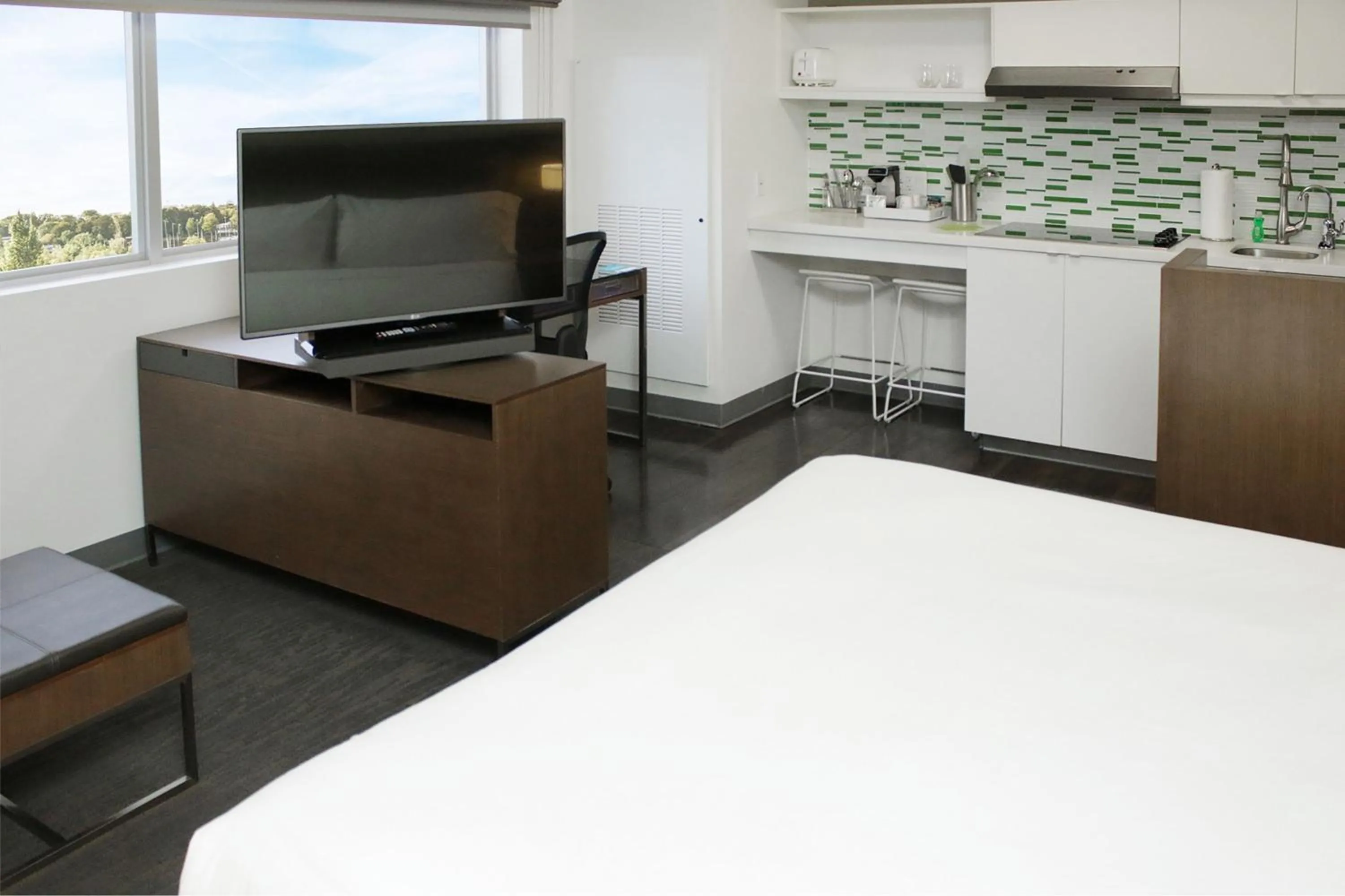 Photo of the whole room in Element Miami Doral