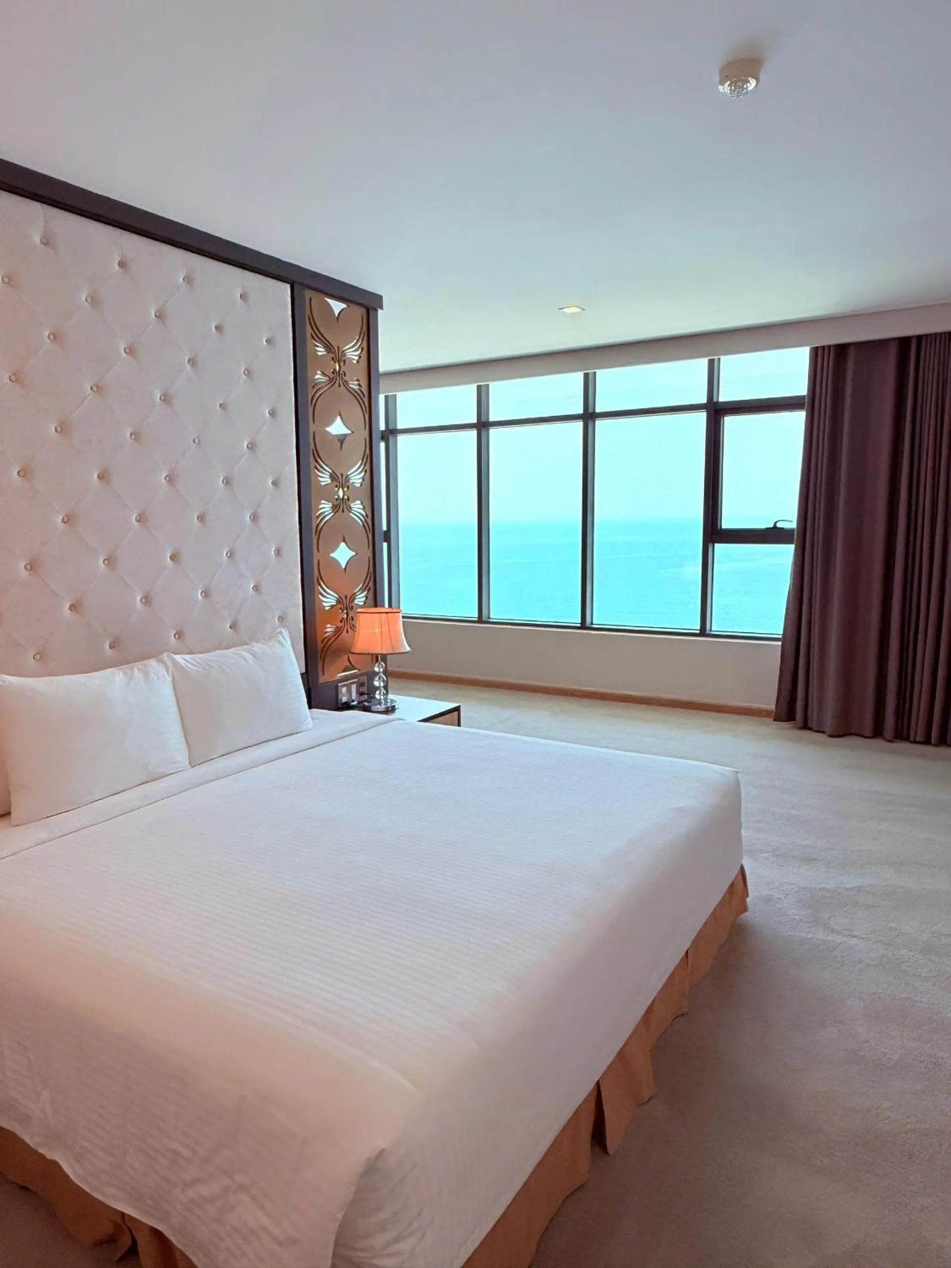 Bed in Muong Thanh Luxury Nha Trang Hotel