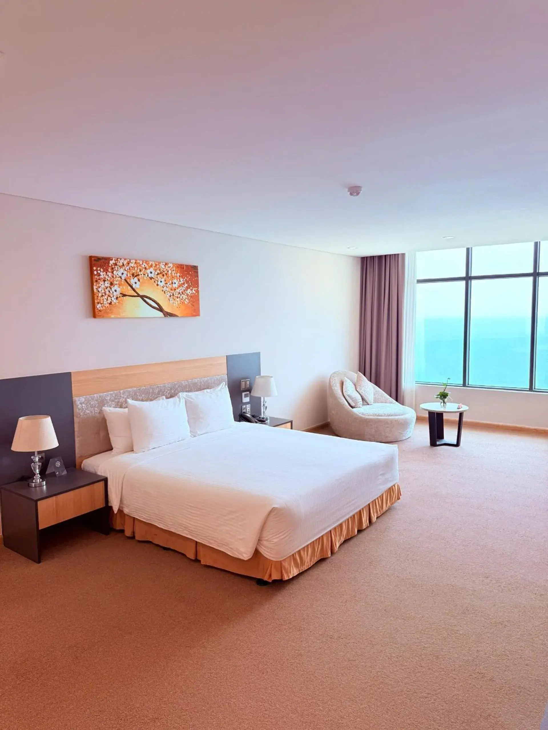 Deluxe Double Room with Ocean View in Muong Thanh Luxury Nha Trang Hotel Deluxe Double Room with Ocean View in Muong Thanh Luxury Nha Trang Hotel