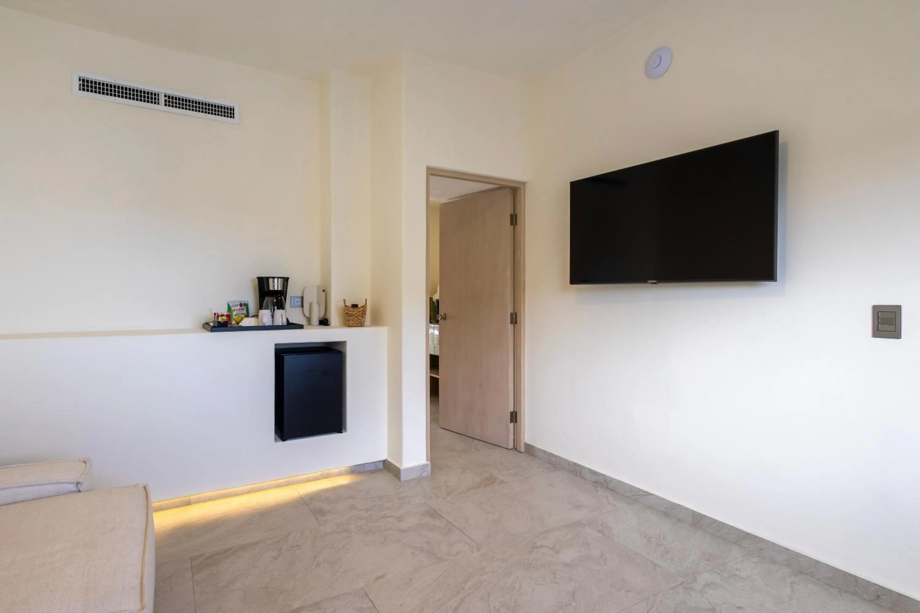 Living room in Cabo Break Hotel