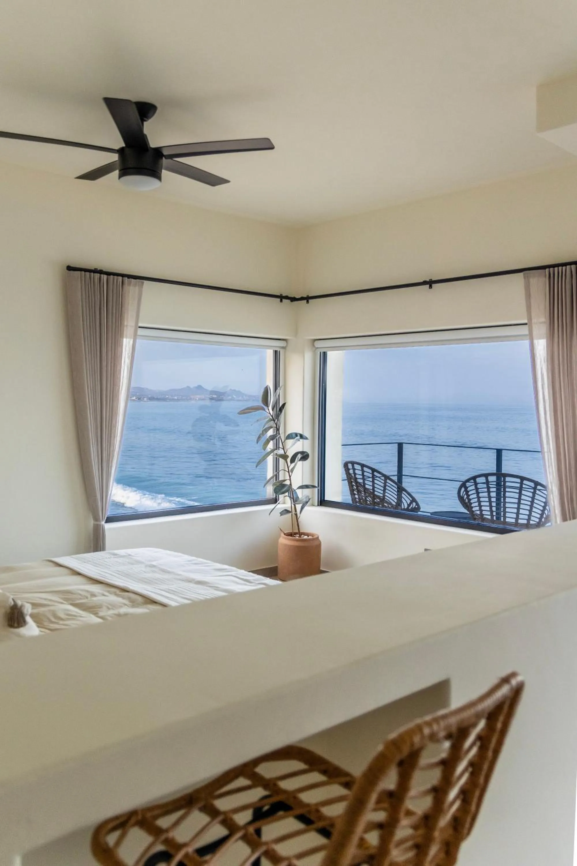 Bed in Cabo Break Hotel