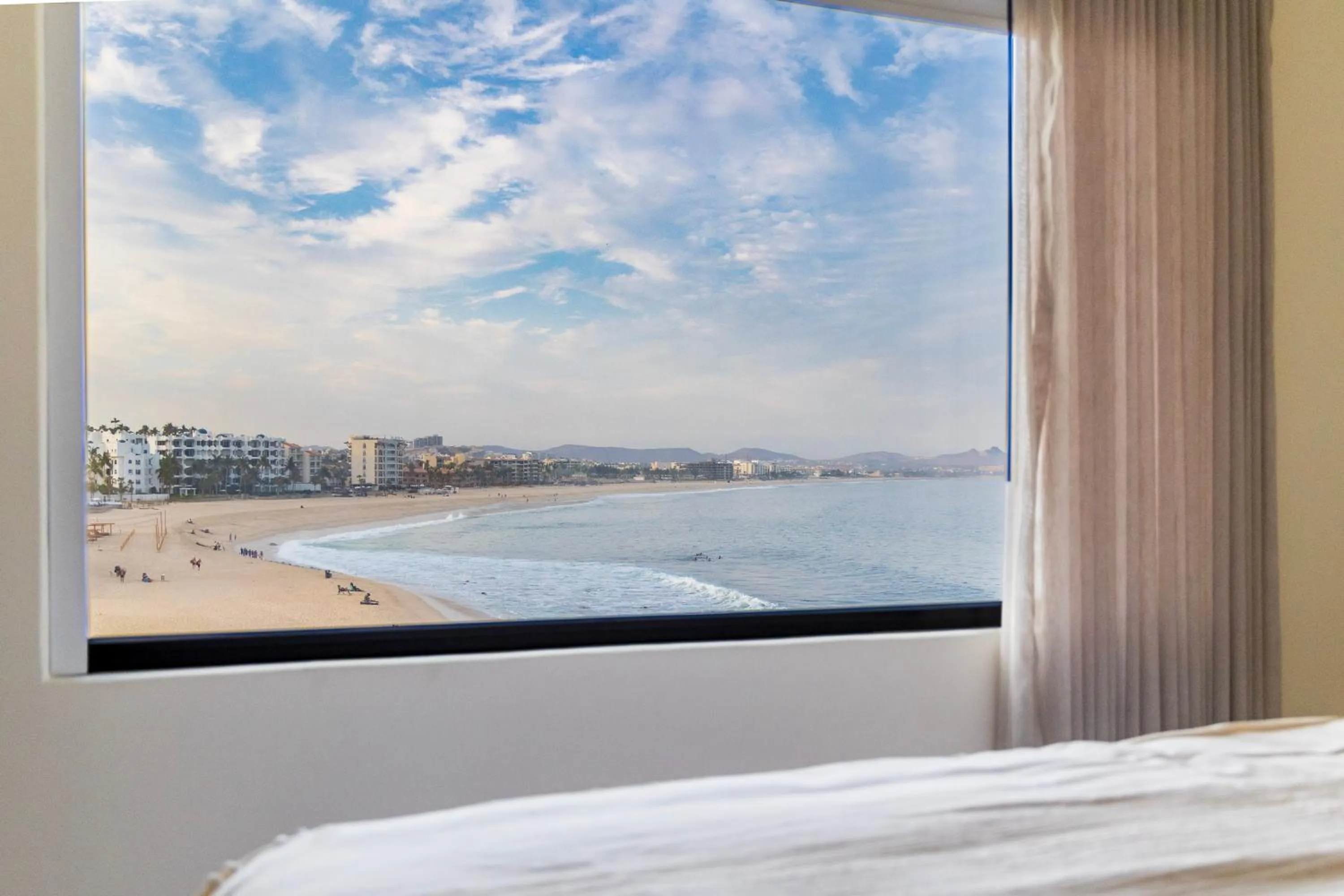 View (from property/room), Bed in Cabo Break Hotel