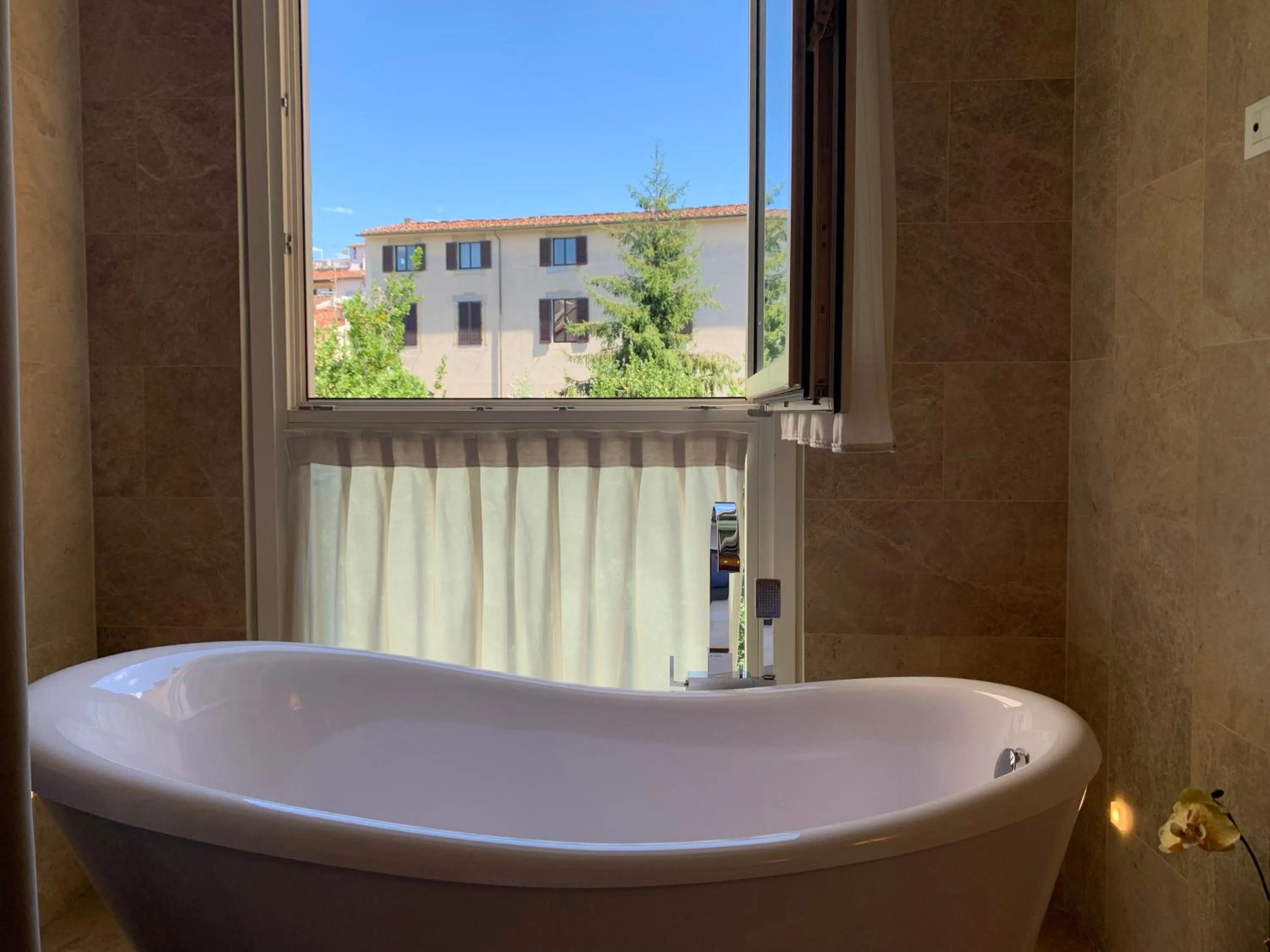 Bath in Florence Art Apartments