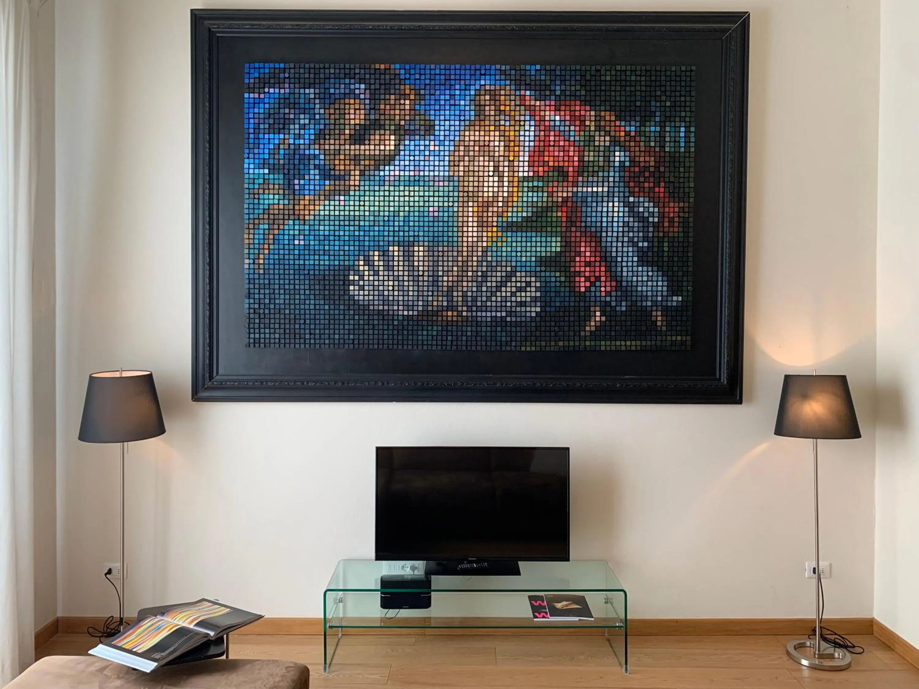 Decorative detail in Florence Art Apartments