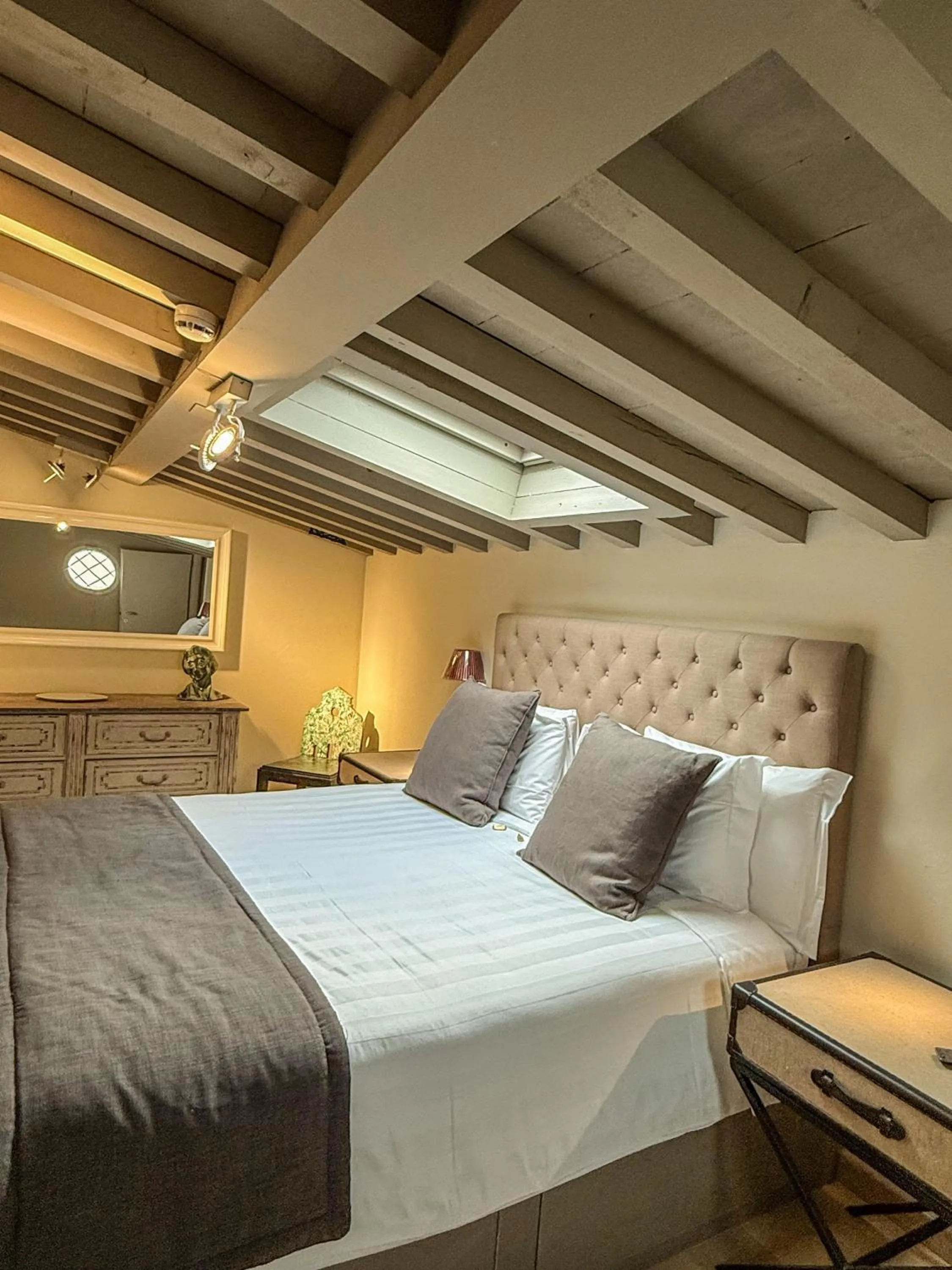 Bed in Florence Art Apartments