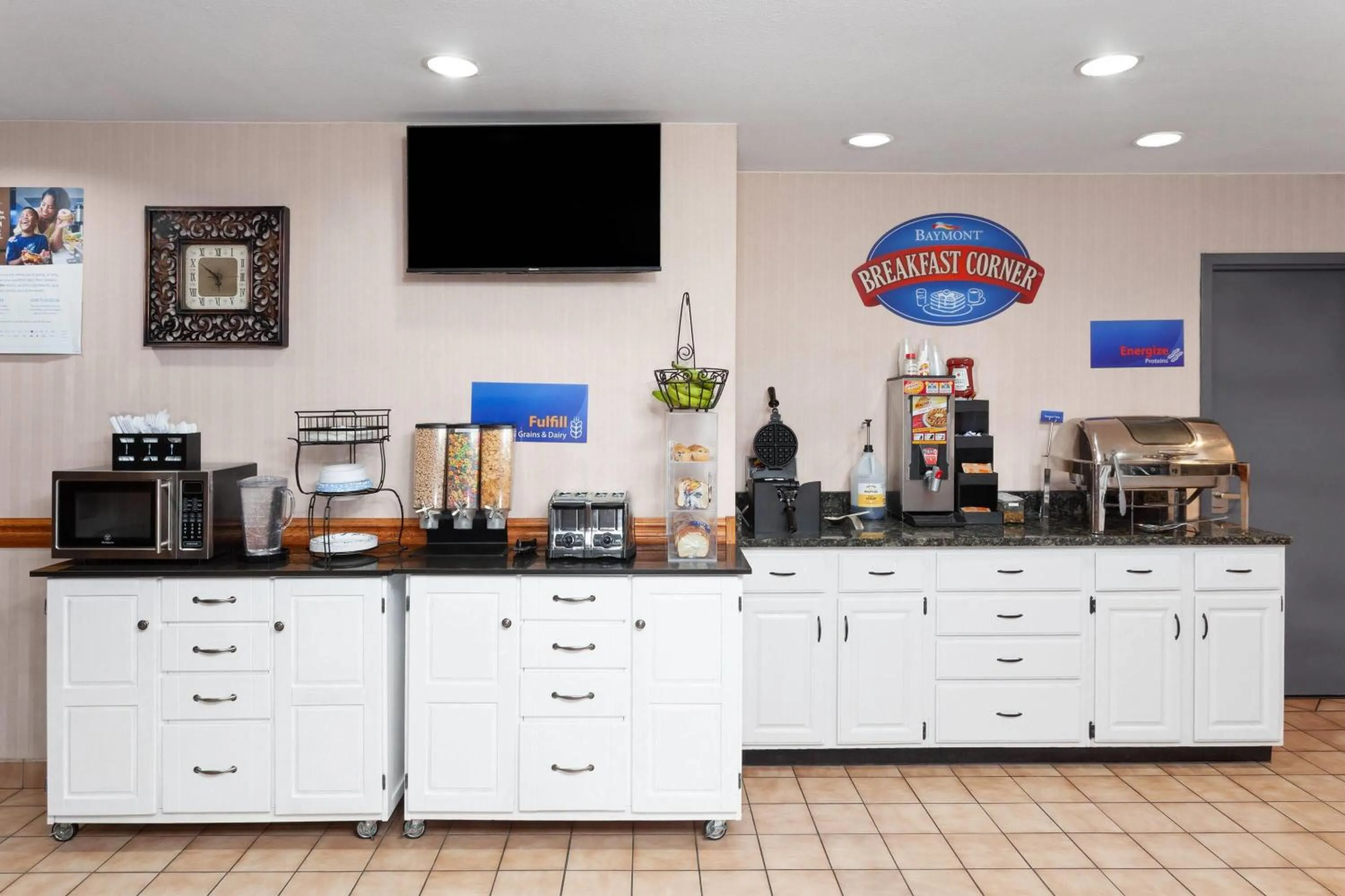 Breakfast in Baymont by Wyndham Chester IL