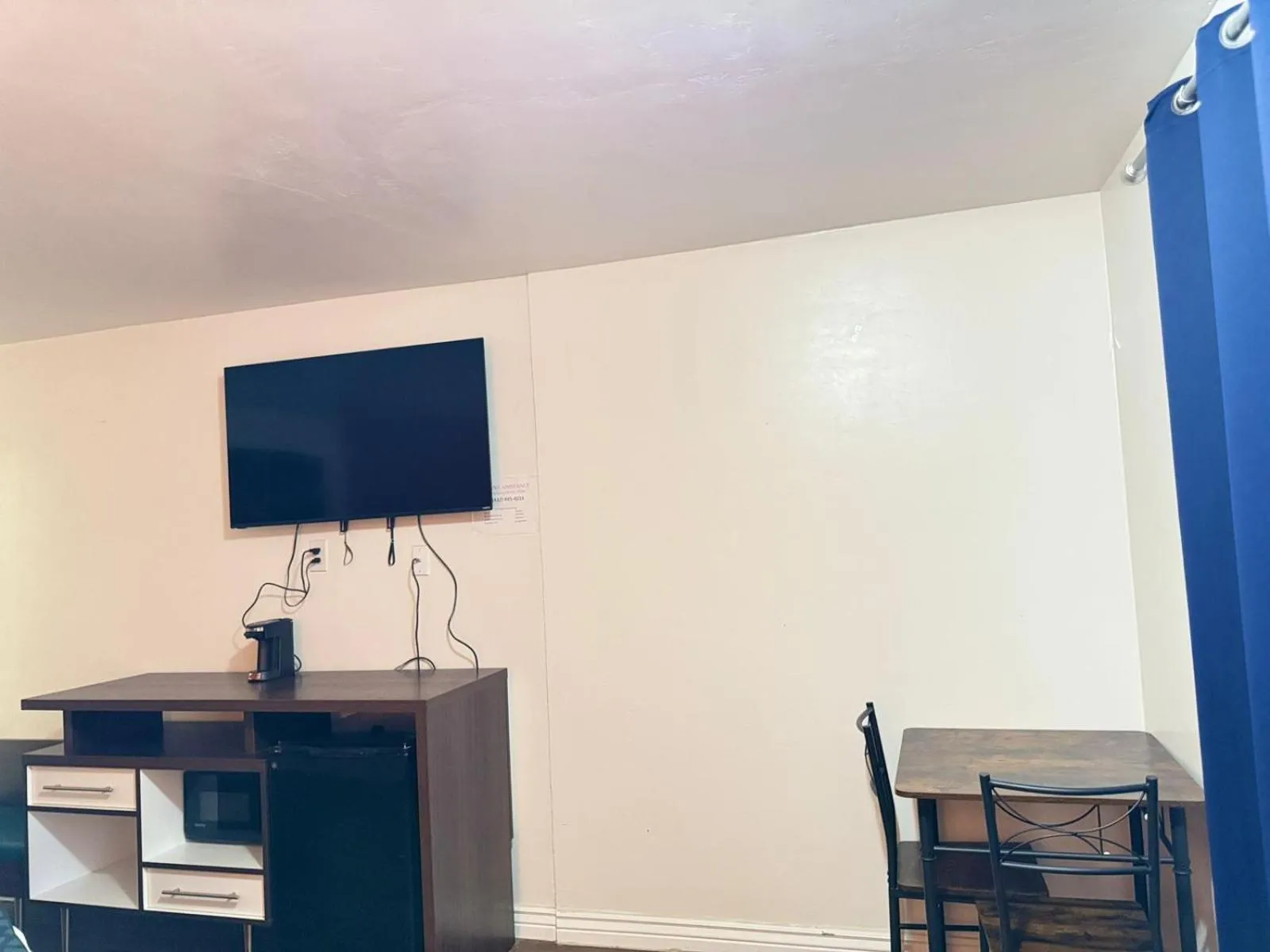 Bed in Alien Residence Inn