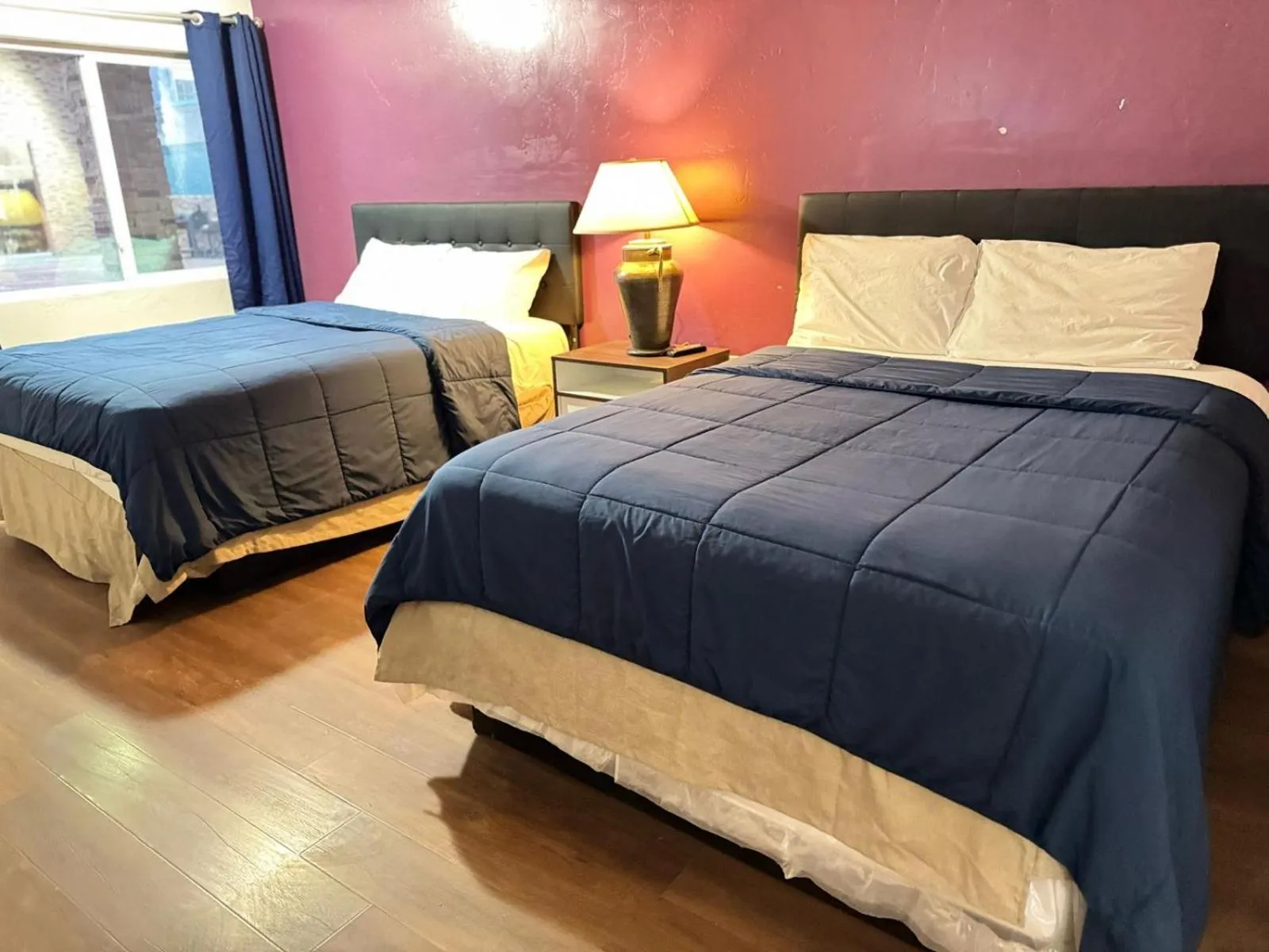 Toilet, Bed in Alien Residence Inn