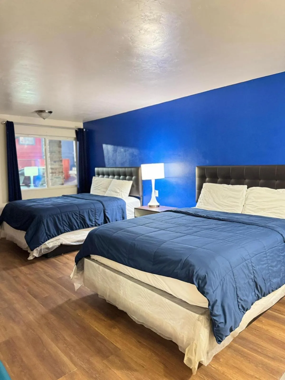 Shower, Bed in Alien Residence Inn