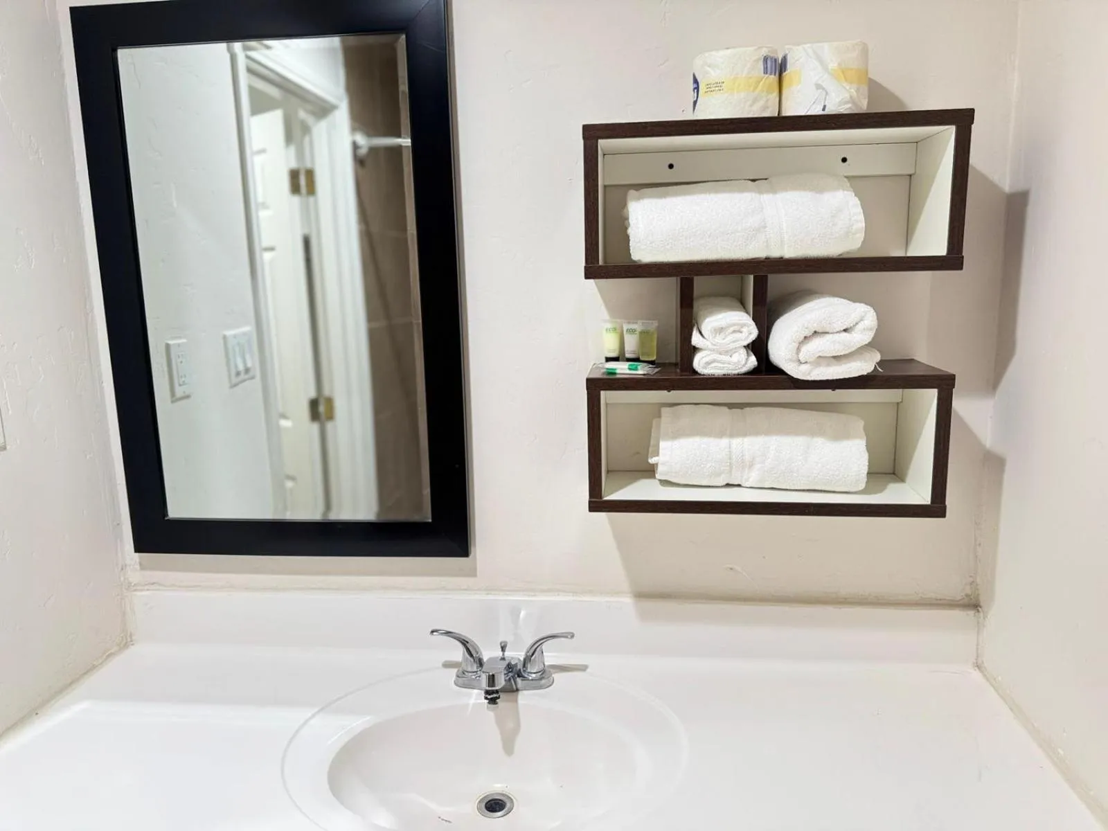 Shower in Alien Residence Inn