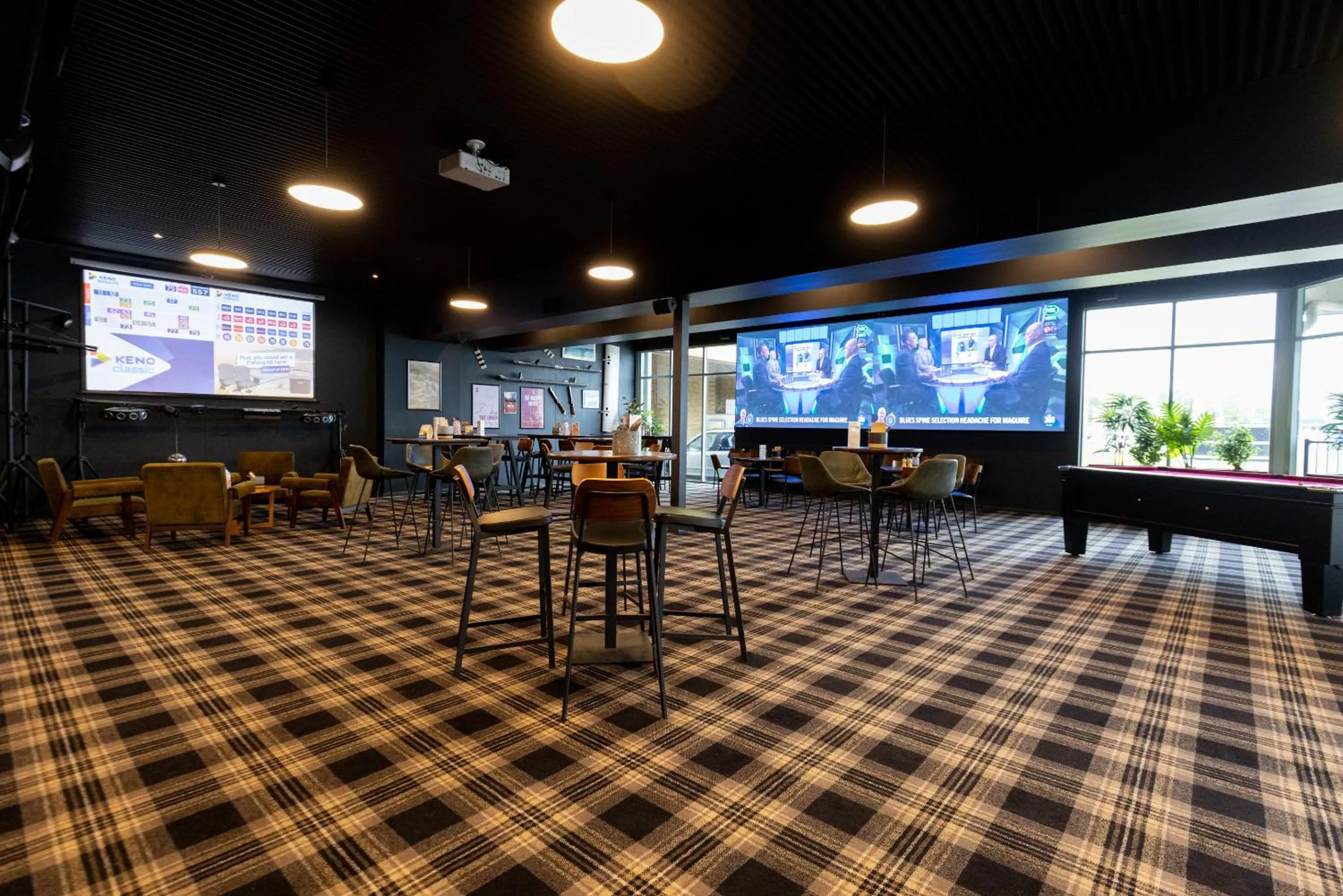 Restaurant/places to eat in Sundowner Hotel Motel