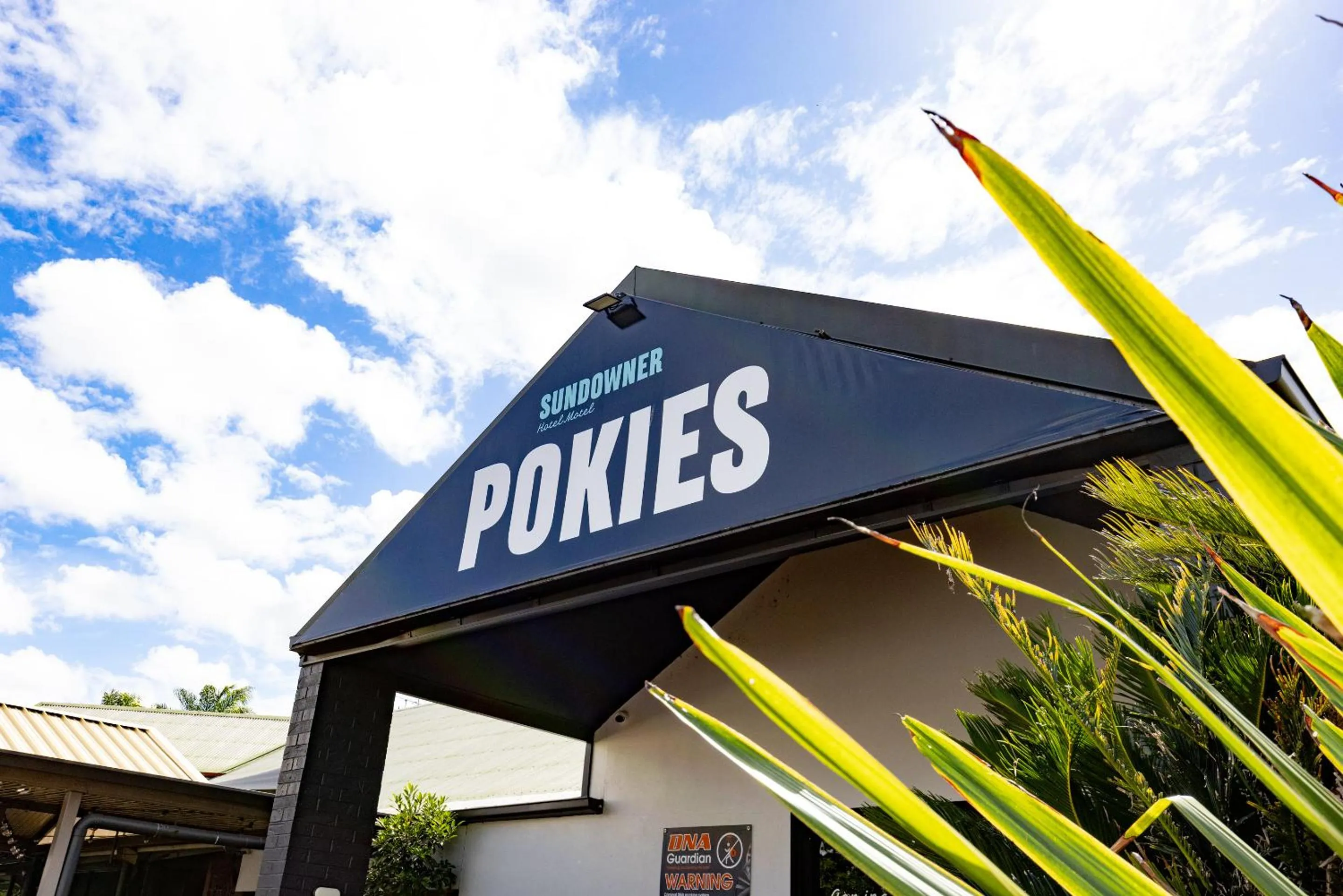 Property logo or sign in Sundowner Hotel Motel