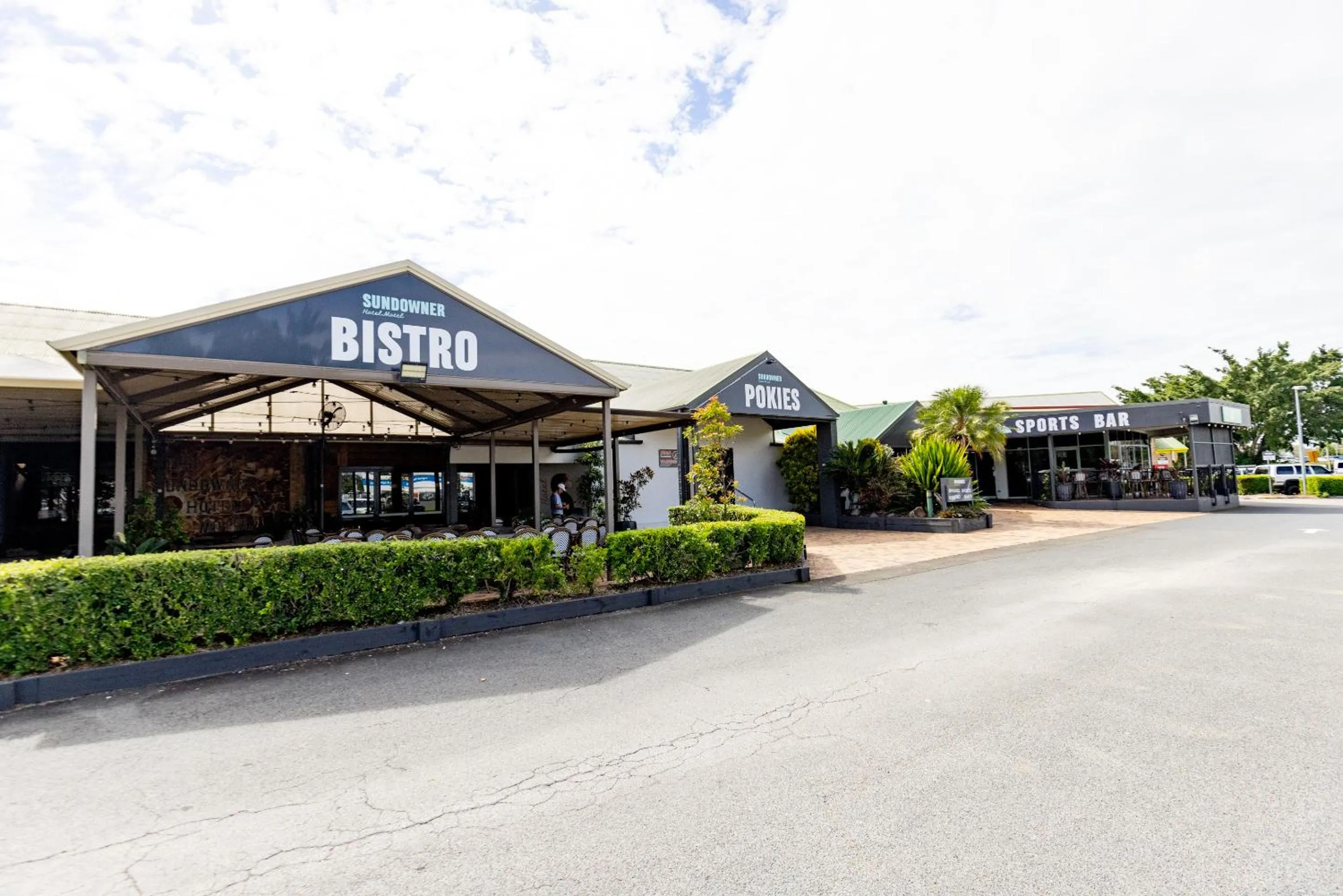 Property building in Sundowner Hotel Motel