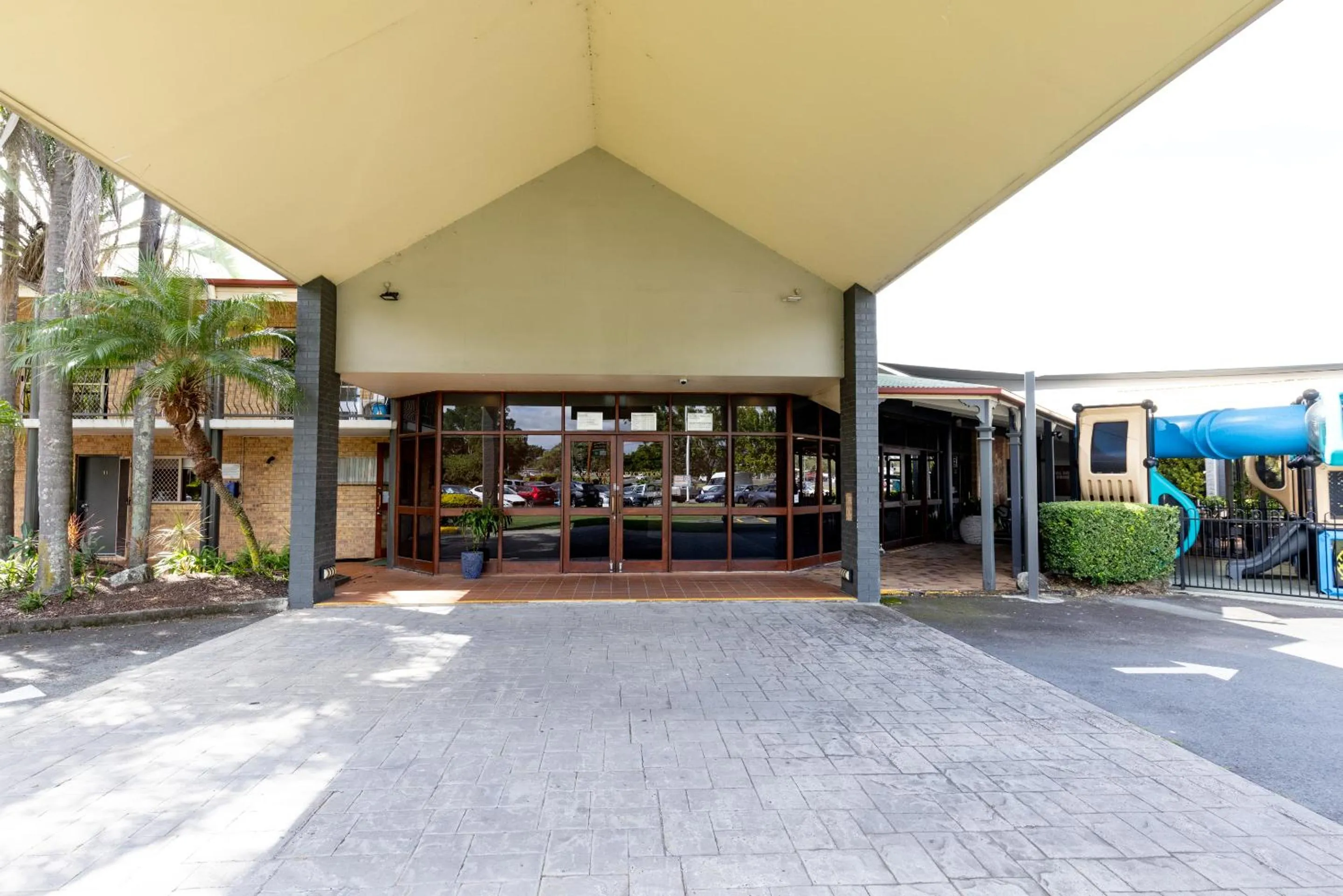 Facade/entrance in Sundowner Hotel Motel
