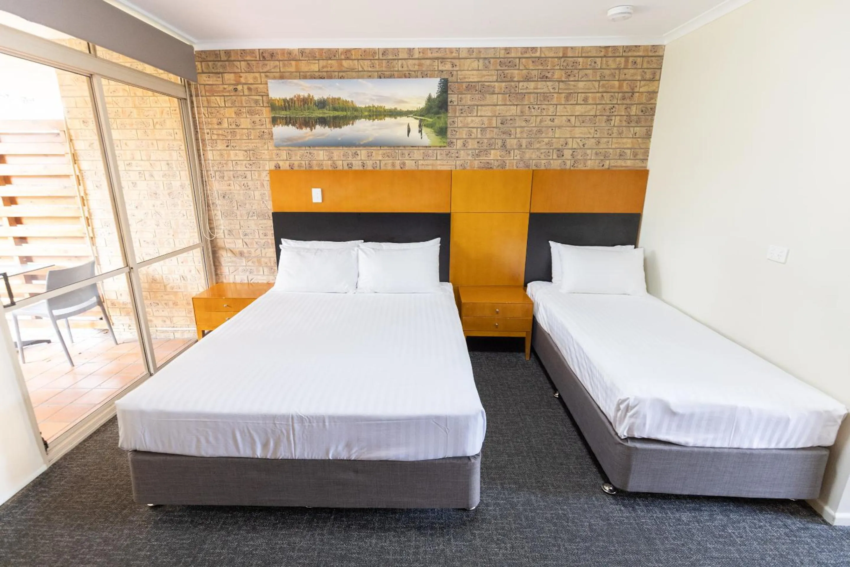 Bed in Sundowner Hotel Motel