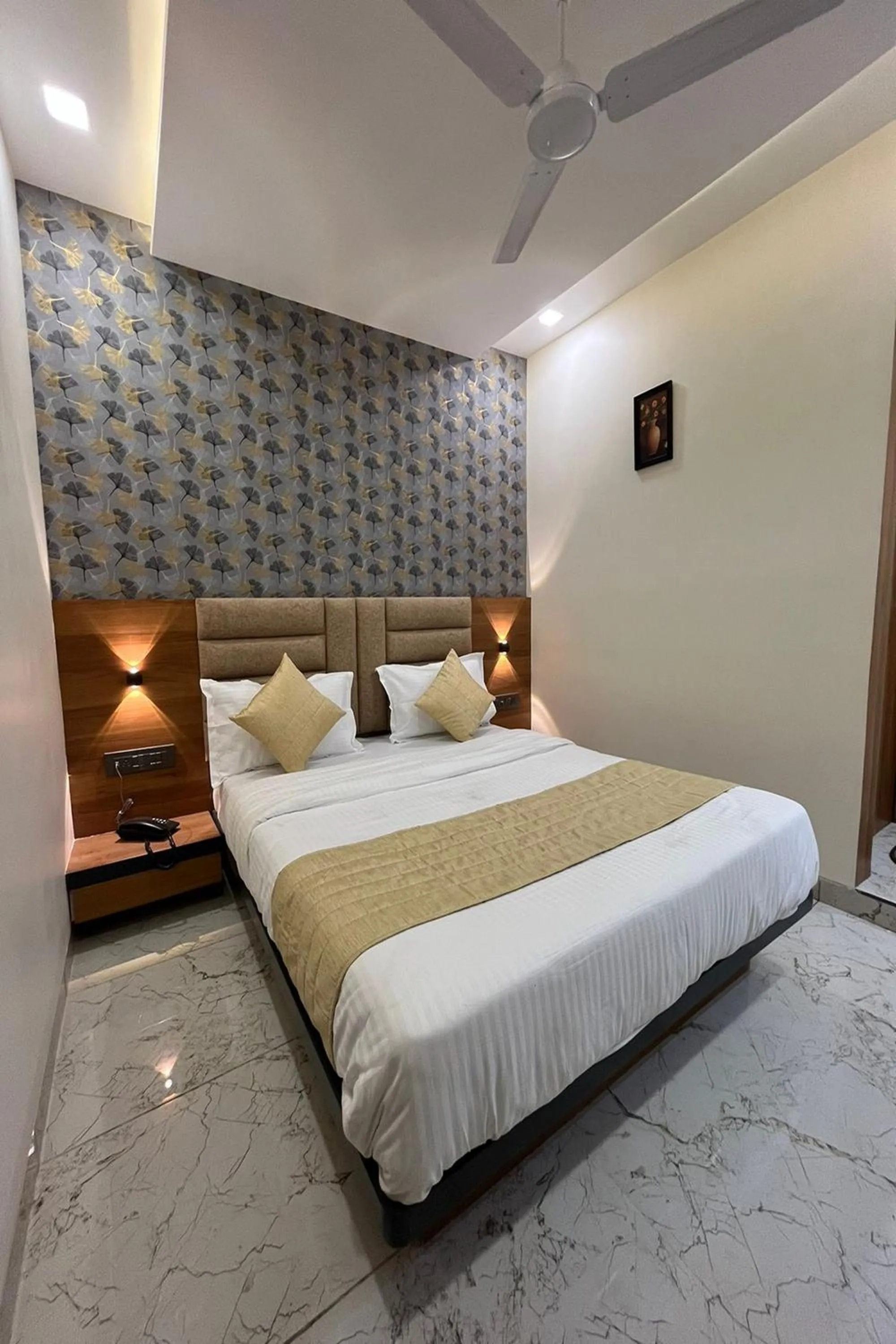 Bedroom, Bed in Hotel Moon Light Isanpur Ahmedabad