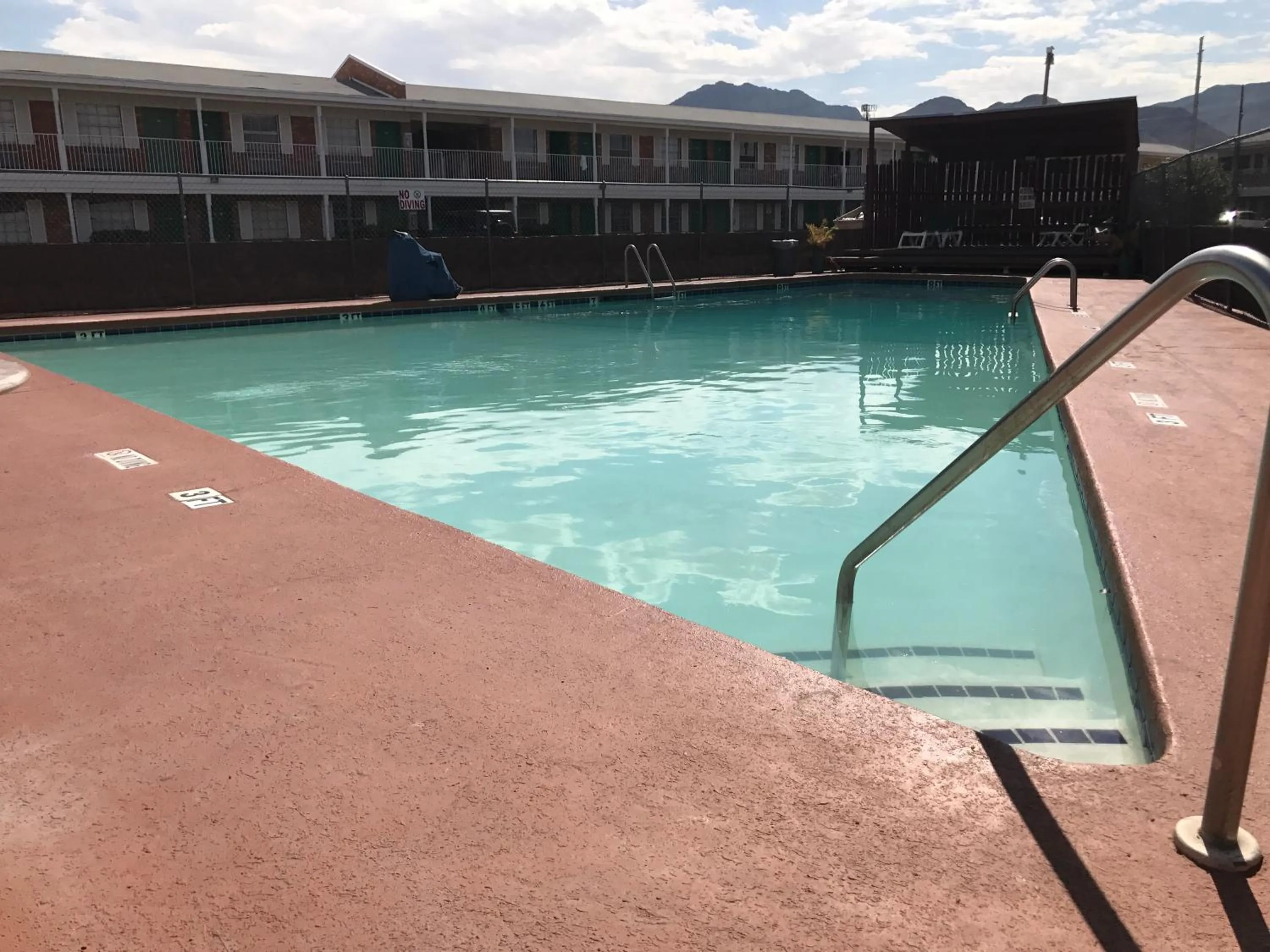 Pool view in Super Lodge Motel El Paso