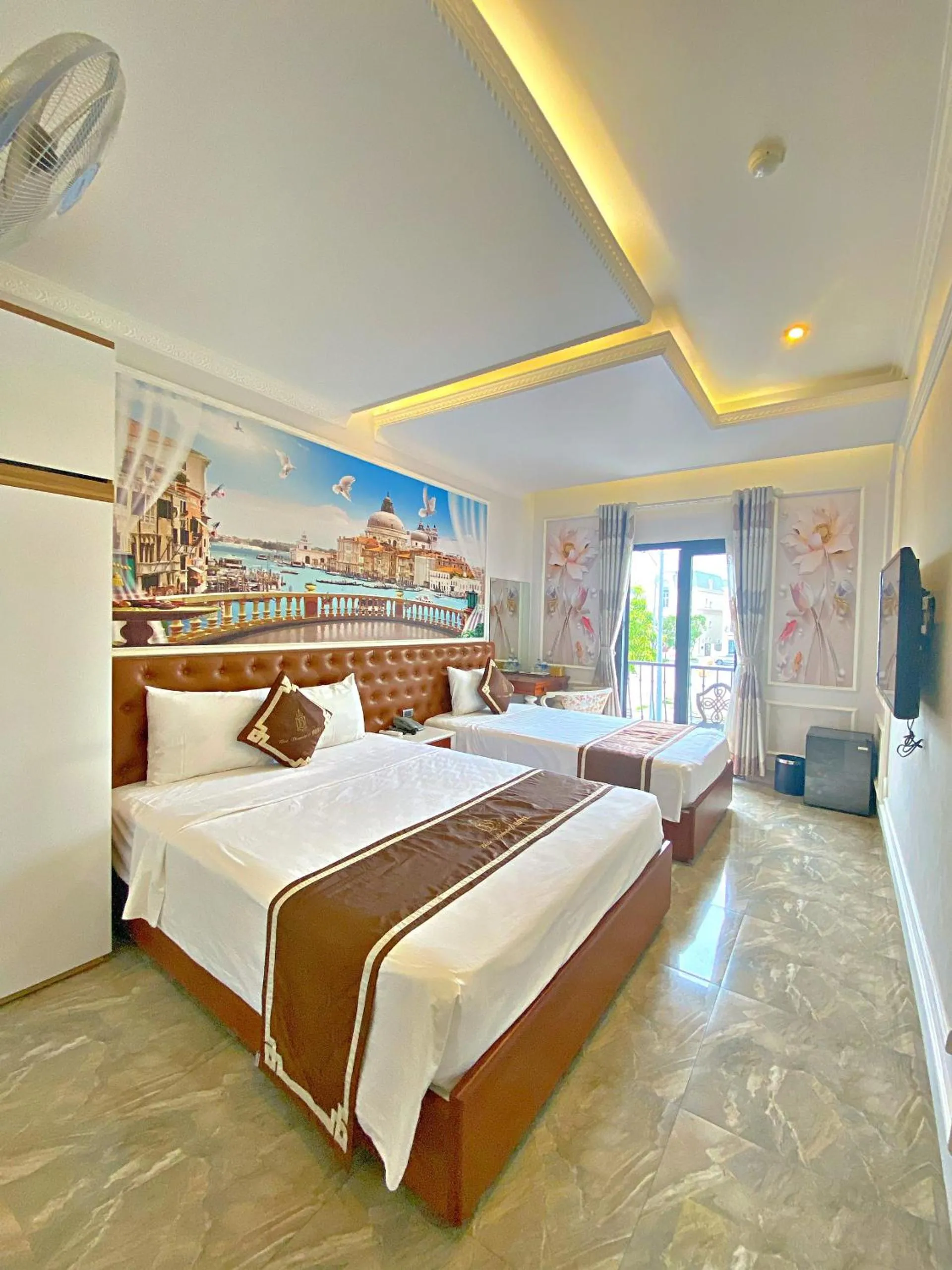 Property building, Bed in Blue Diamond Hotel